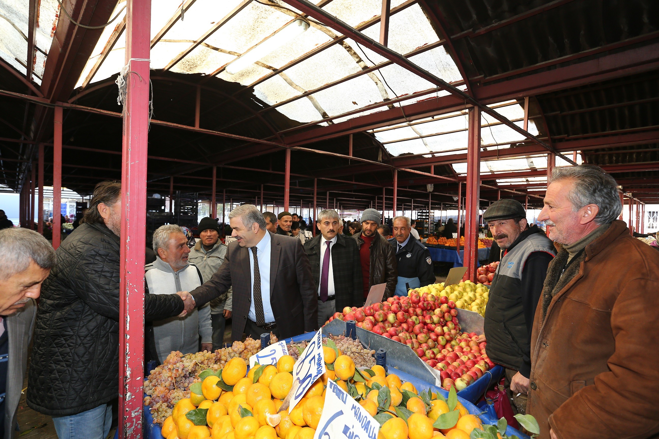 Başkan Çelik, Perşembe Pazarı’nda