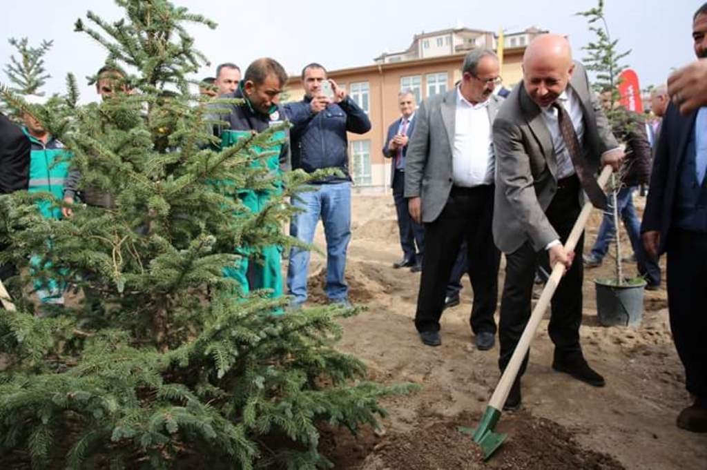 Kocasinan’da parklar görsel şölene hazırlanıyor