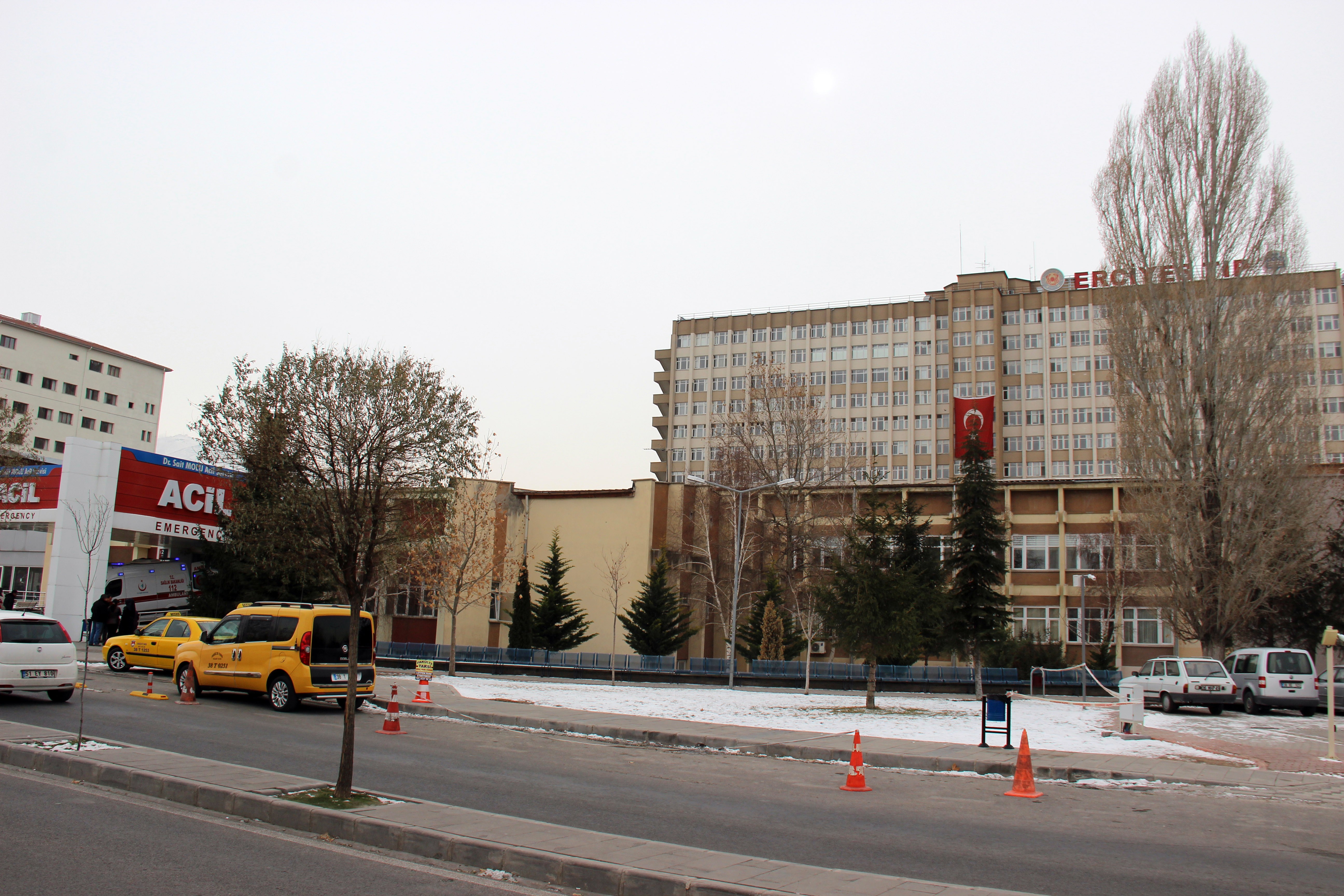 Otobüsün içinde çay demleyip kestane pişiriyorlar