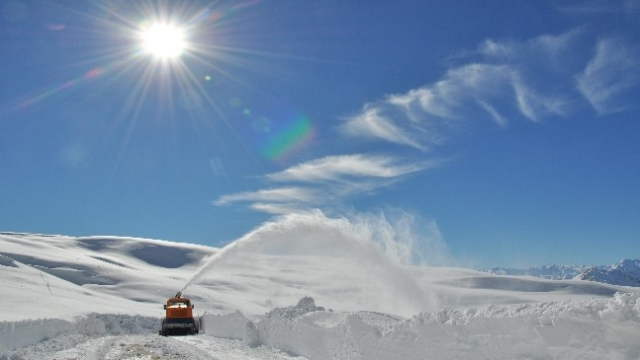 105 mahalle yolu ulaşıma kapandı