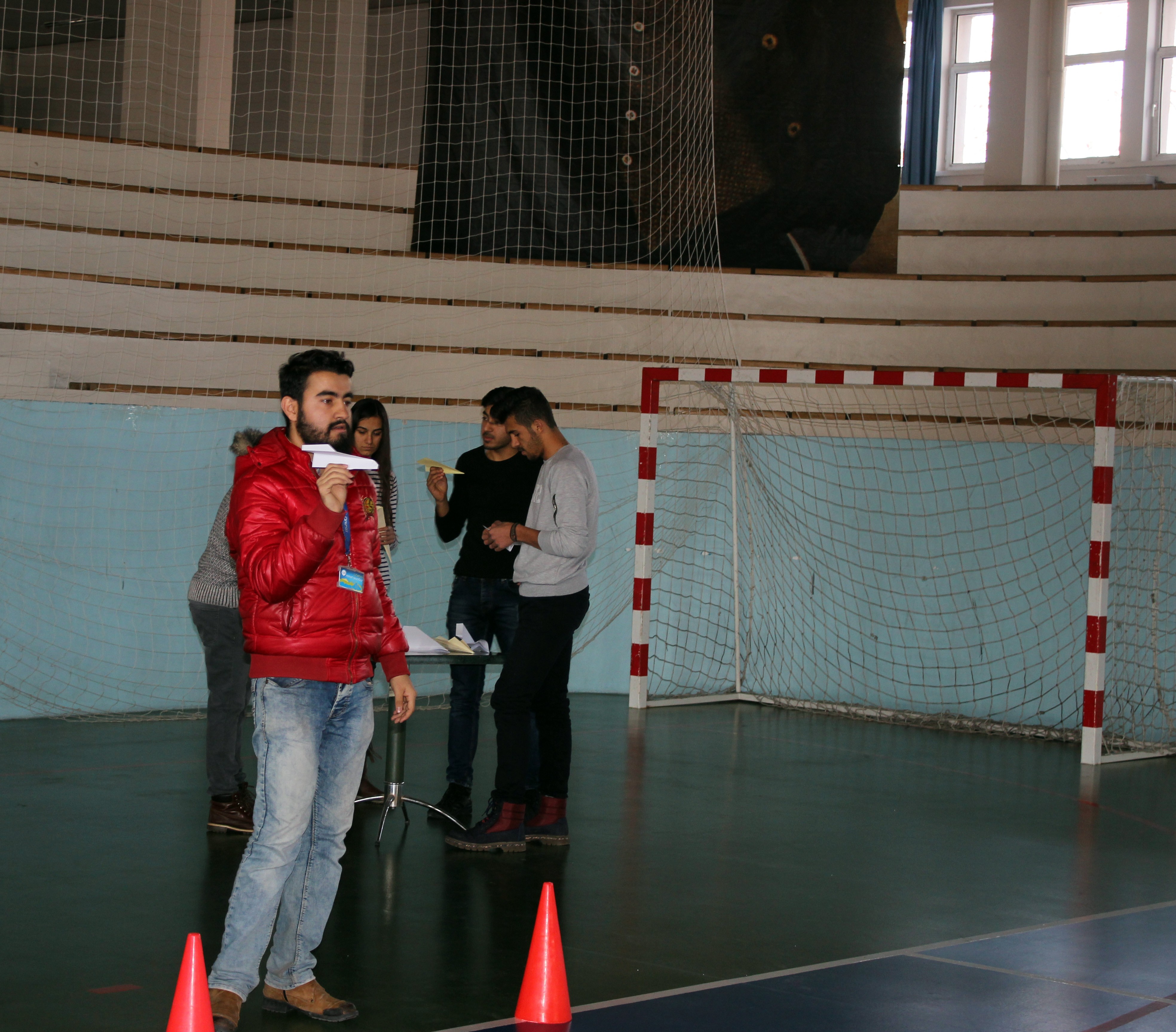 ERÜ’de uçak kağıt yarışması düzenlendi