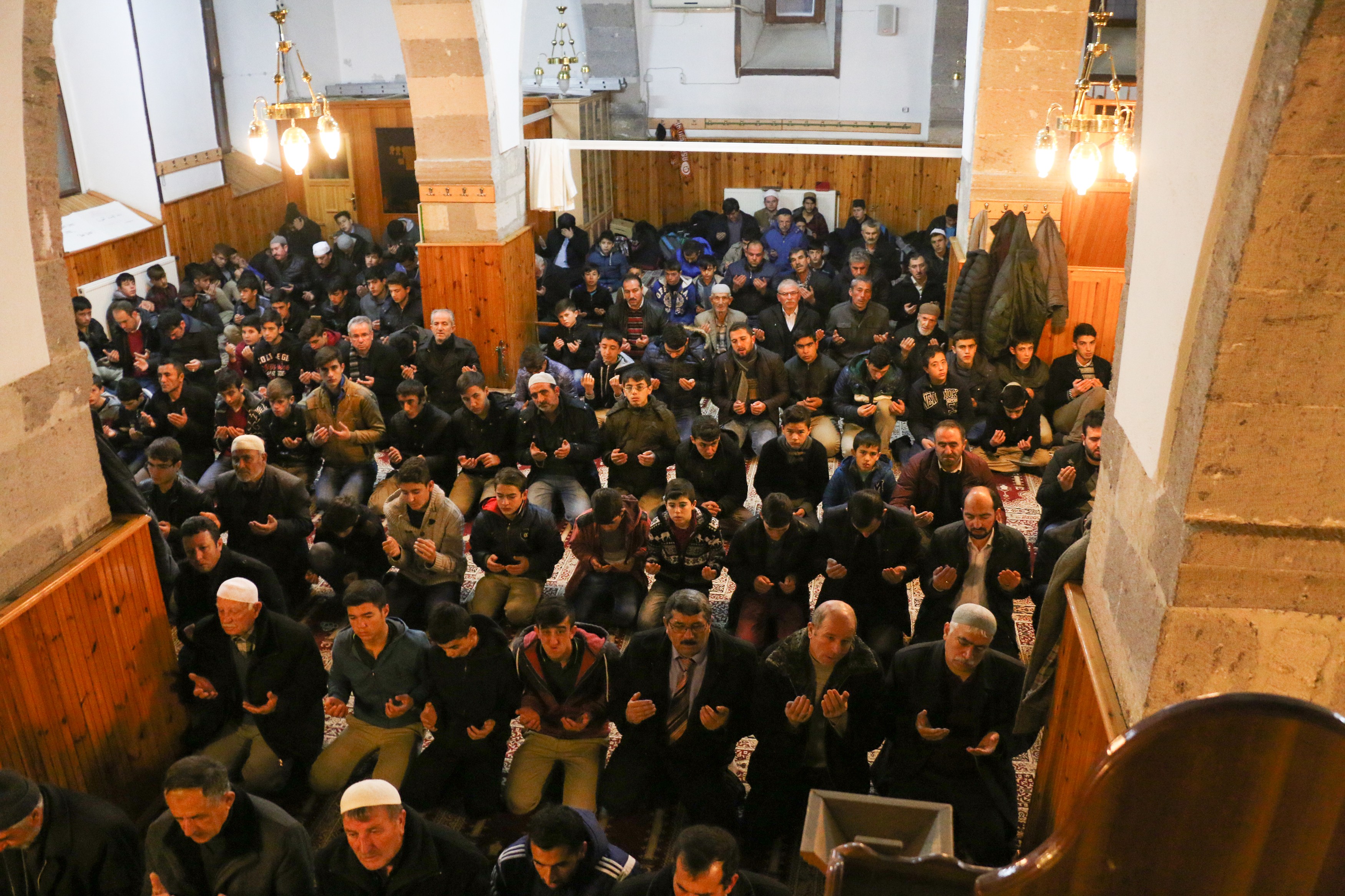 Yahyalı Halep’e dua için sabah namazında buluştu