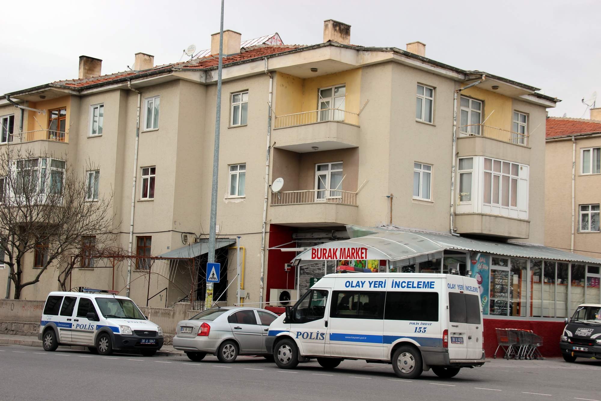 2 çocuk babası kemerle kendini astı