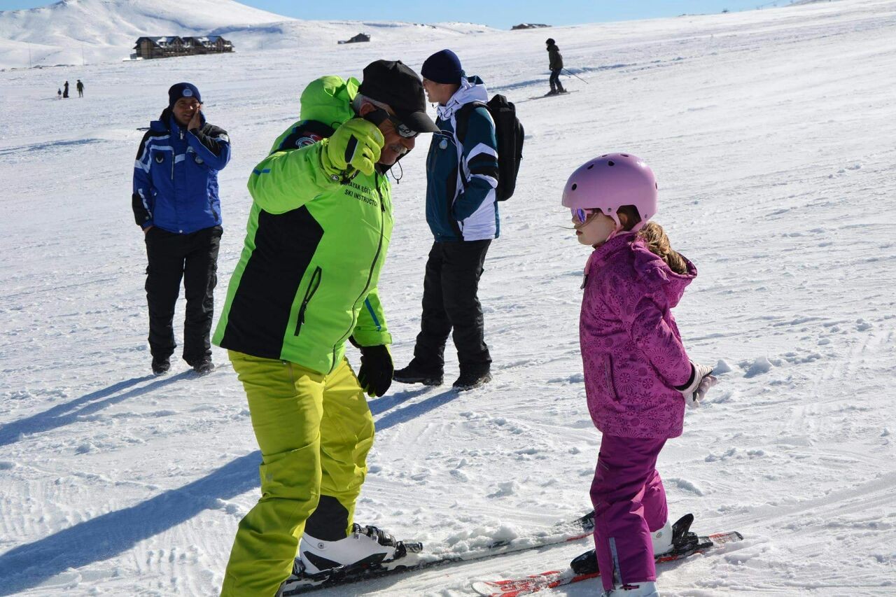 Tipiden sonra Erciyes’teki pistler kayakseverlerle doldu