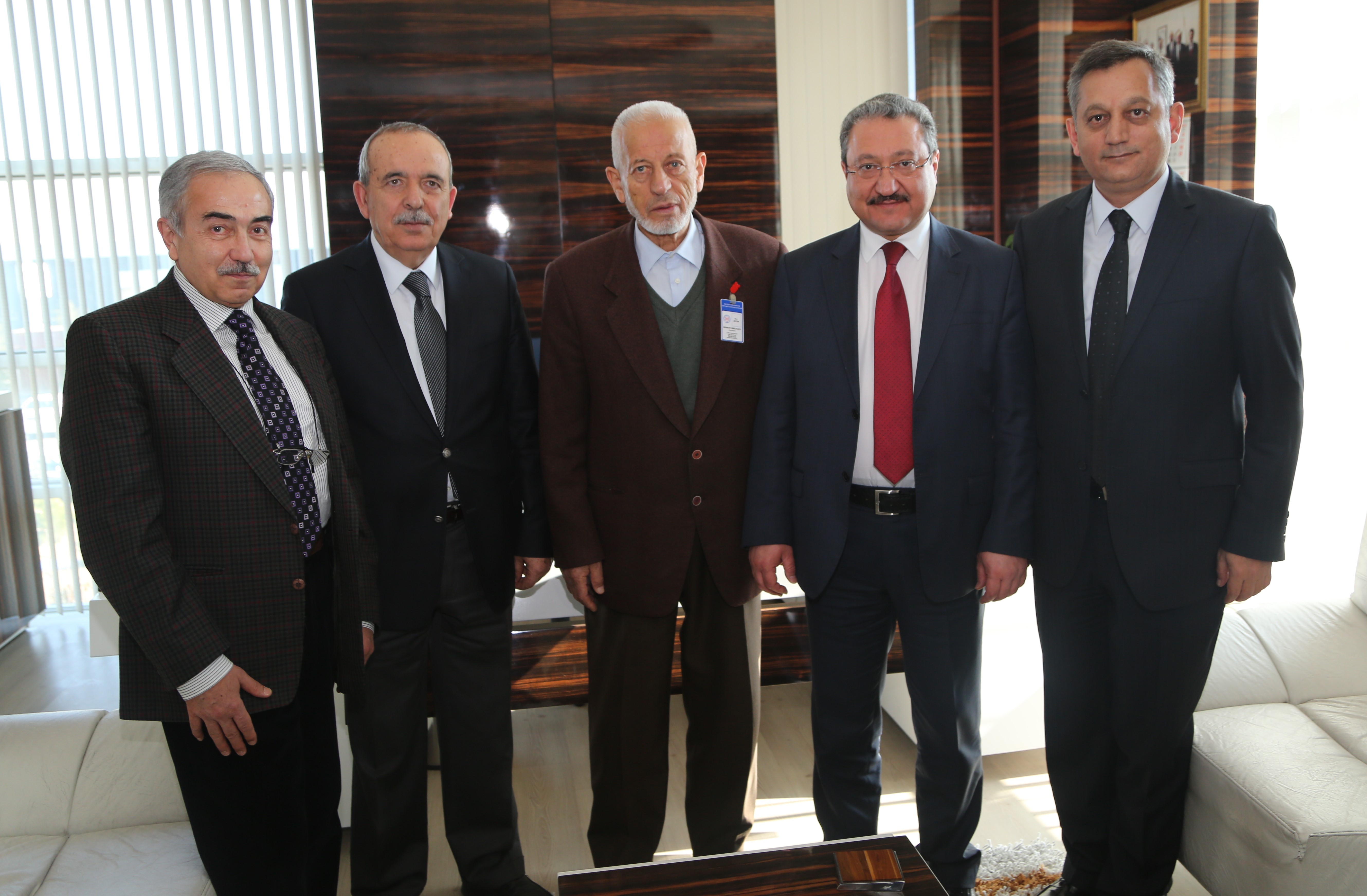 ERÜ Rektörü Prof. Dr. Muhammet Güven, hayırsever ziyaretlerine devam ediyor