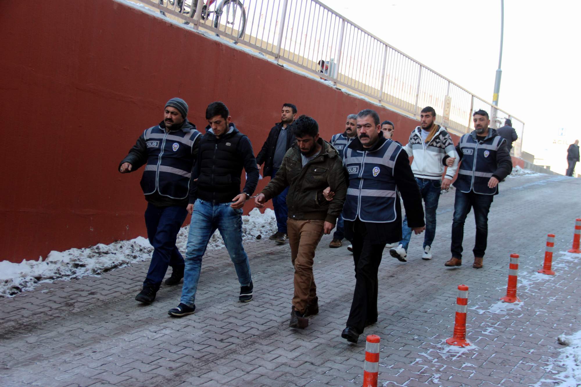 Hırsızlık zanlılarının pişkinliği: “Hangi kanalda çıkacak, akşam izleyelim”