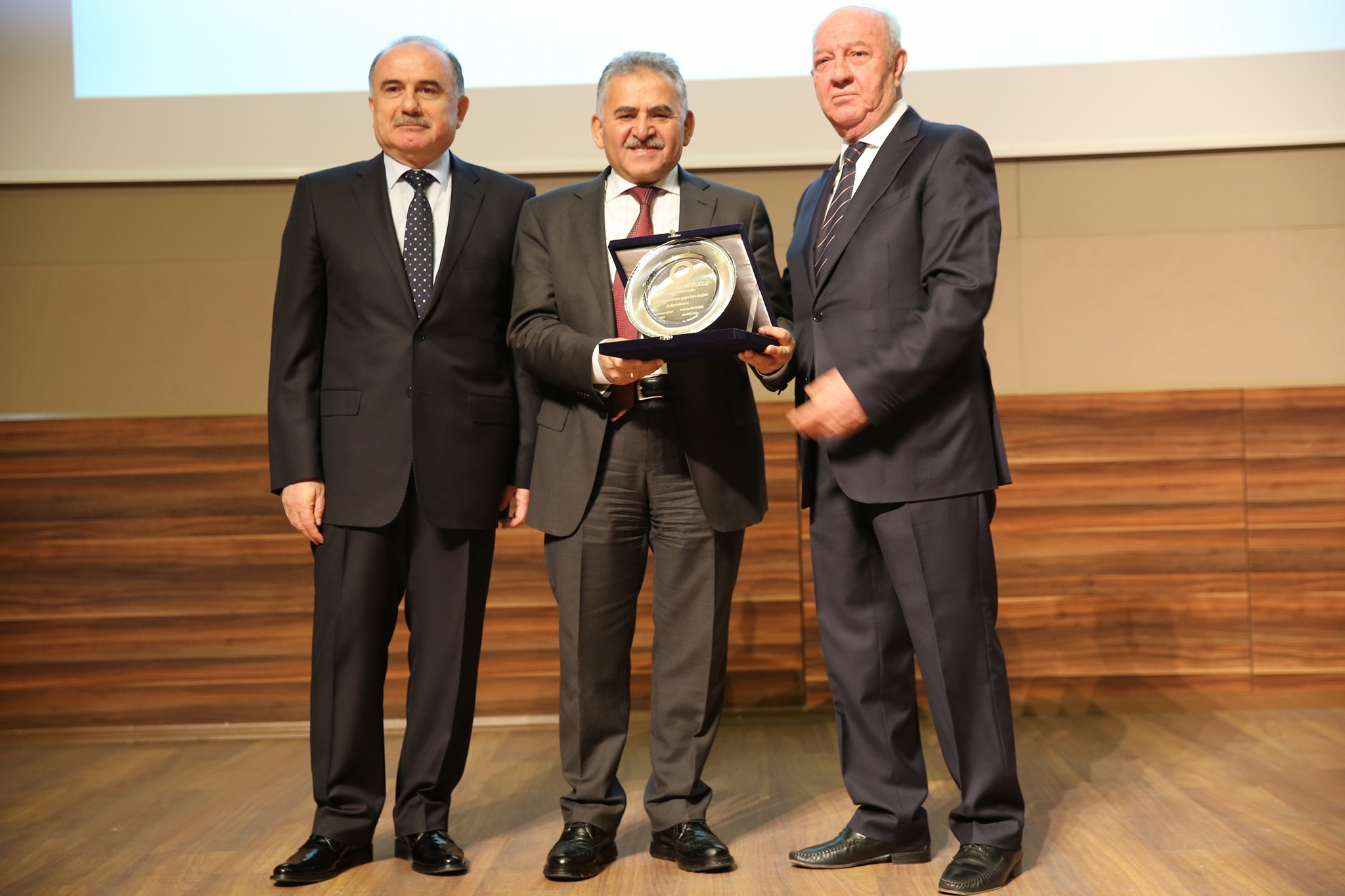 Nuh Naci Yazgan Üniversitesi’nden Başkan Büyükkılıç’a teşekkür plaketi