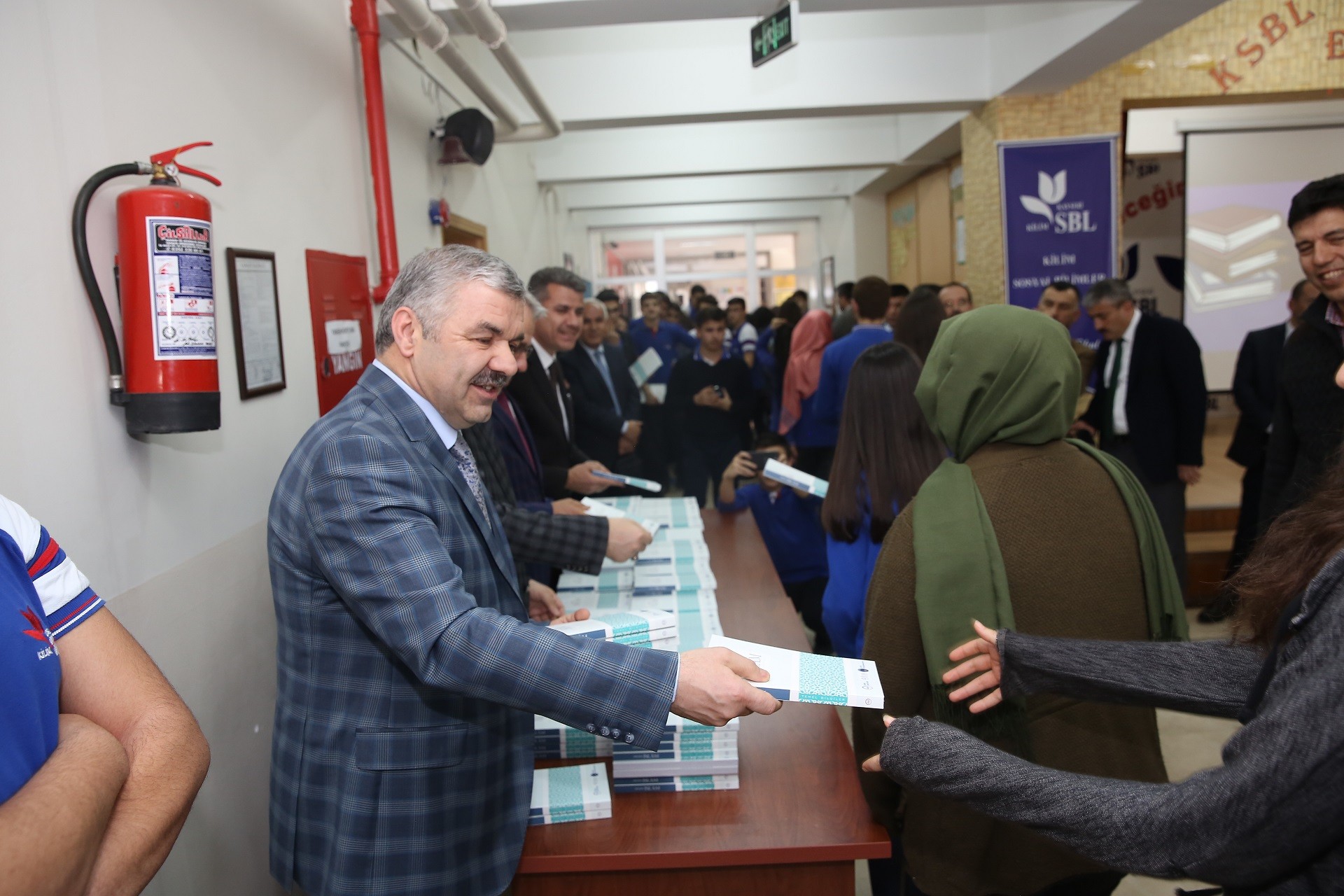 Büyükşehir Belediyesi 63 bin kitap dağıttı