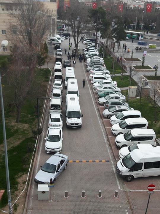 Vallikte yoğun araç trafiği