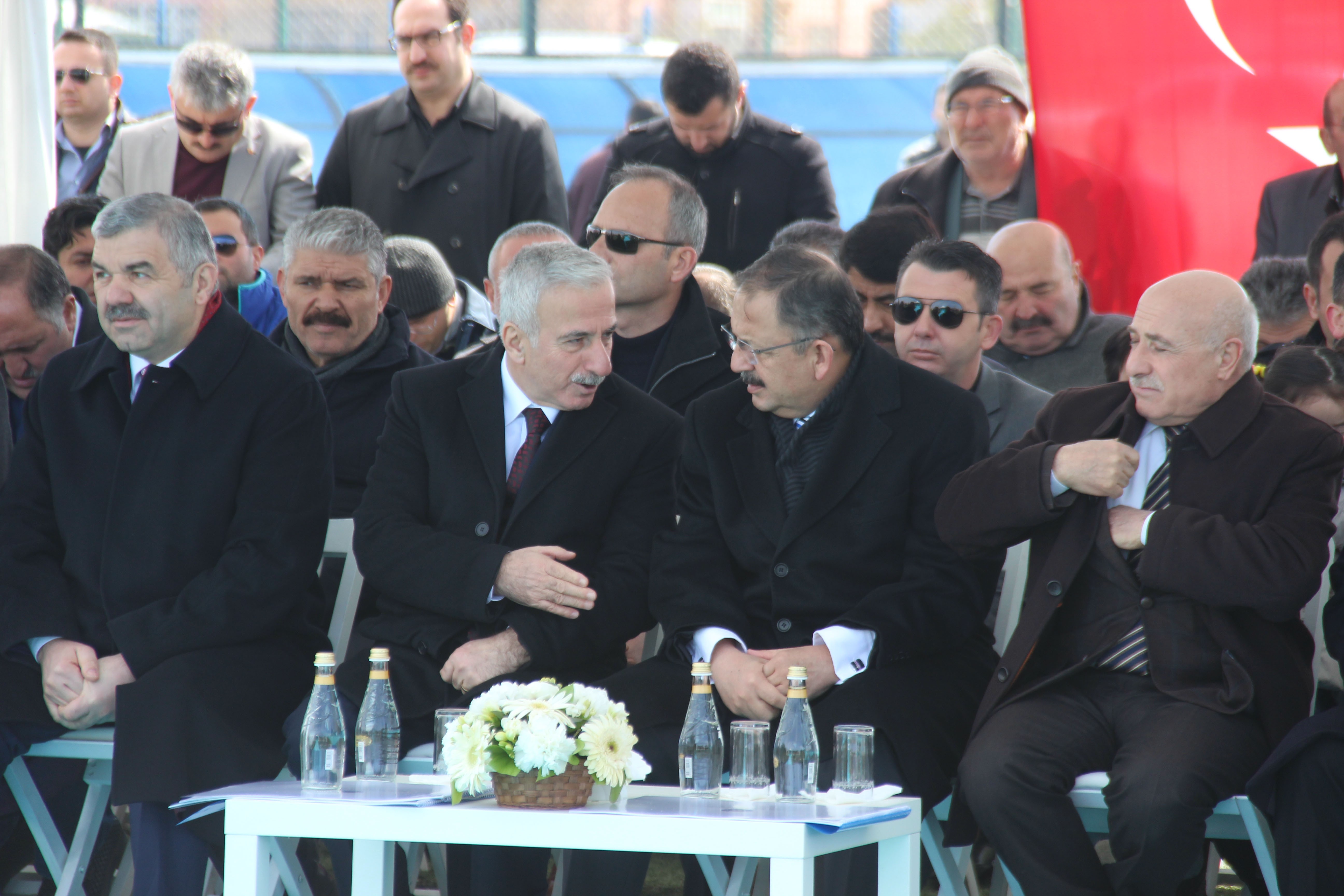 Bakan Özhaseki: “Bu milletin geleceğine kim göz koyarsa gözünü çıkarırız”