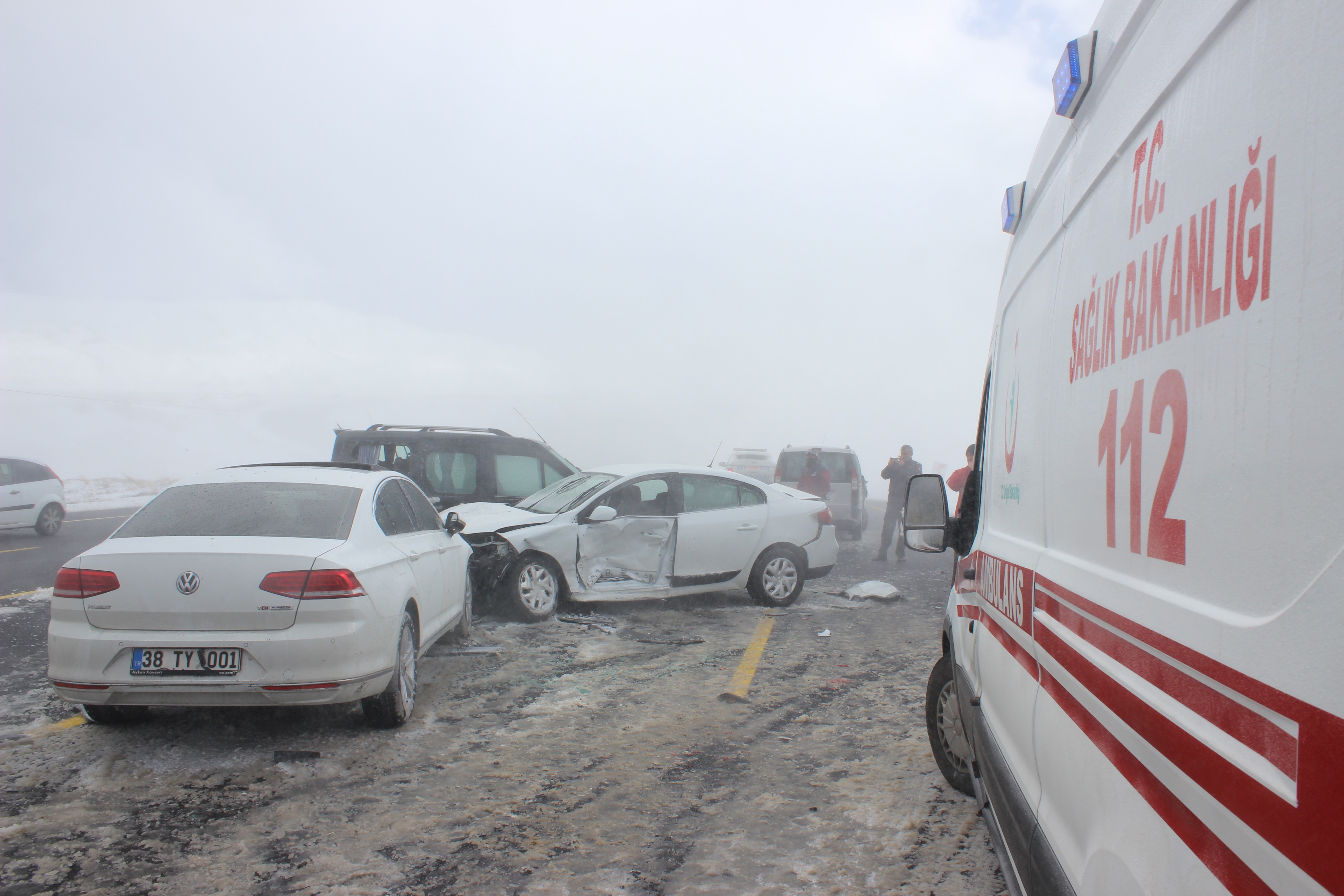 Zincirleme trafik kazası: 15 yaralı