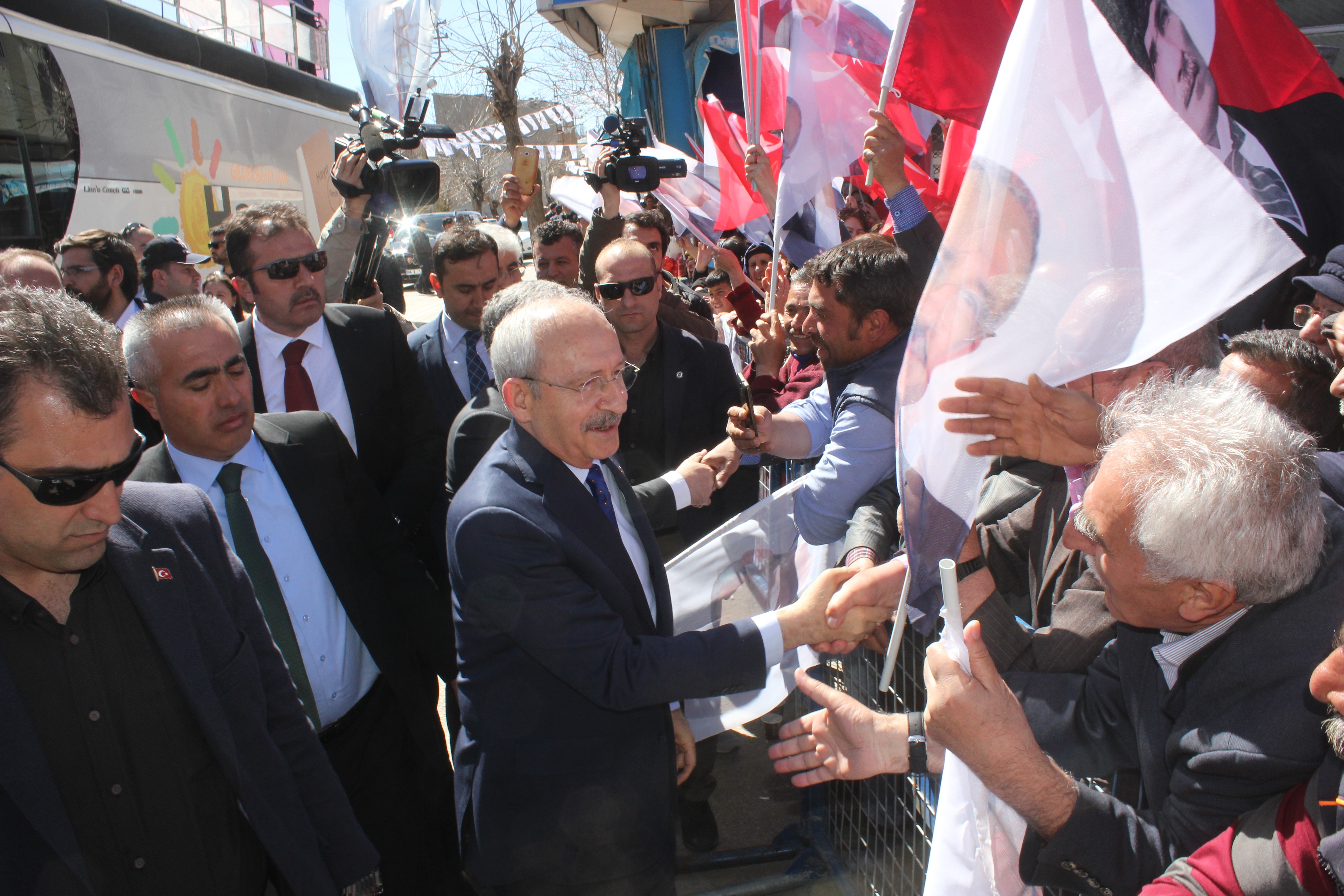 Kılıçdaroğlu Pınarbaşı’nda ilçe temsilciliği açtı