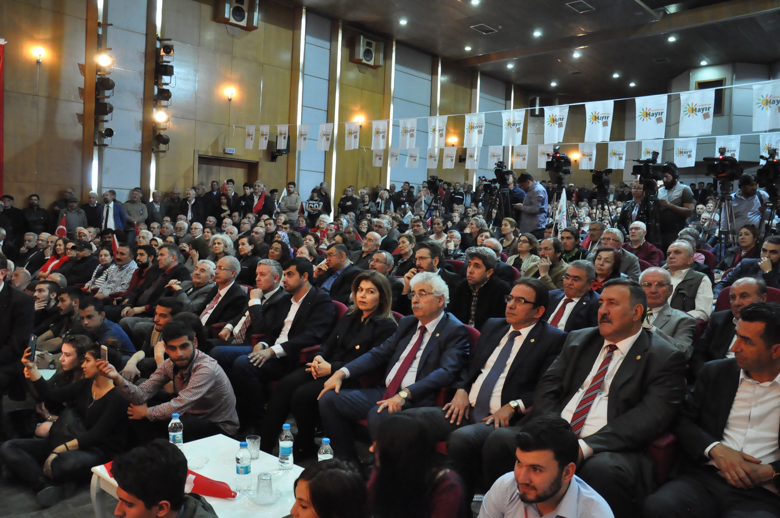 Kılıçdaroğlu: “Hayır demenin onuru, evet demenin vebali vardır”