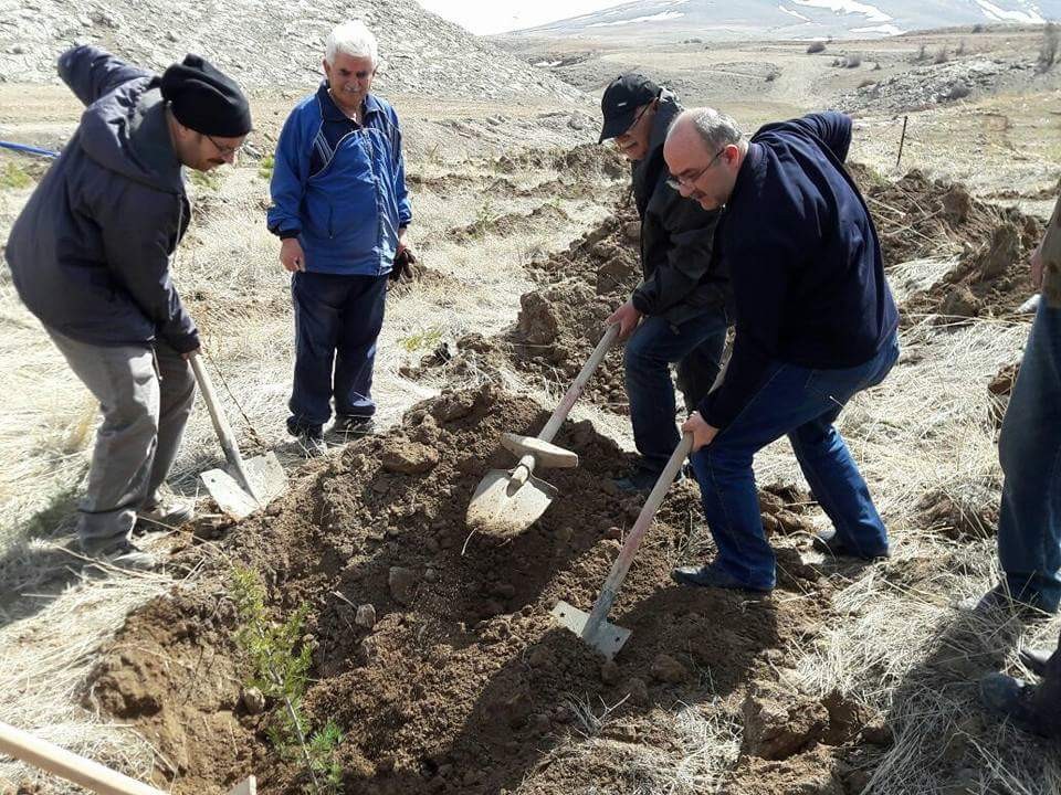 Bünyan Belediyesi 5 Mahalleye daha Halı Saha Yapıyor