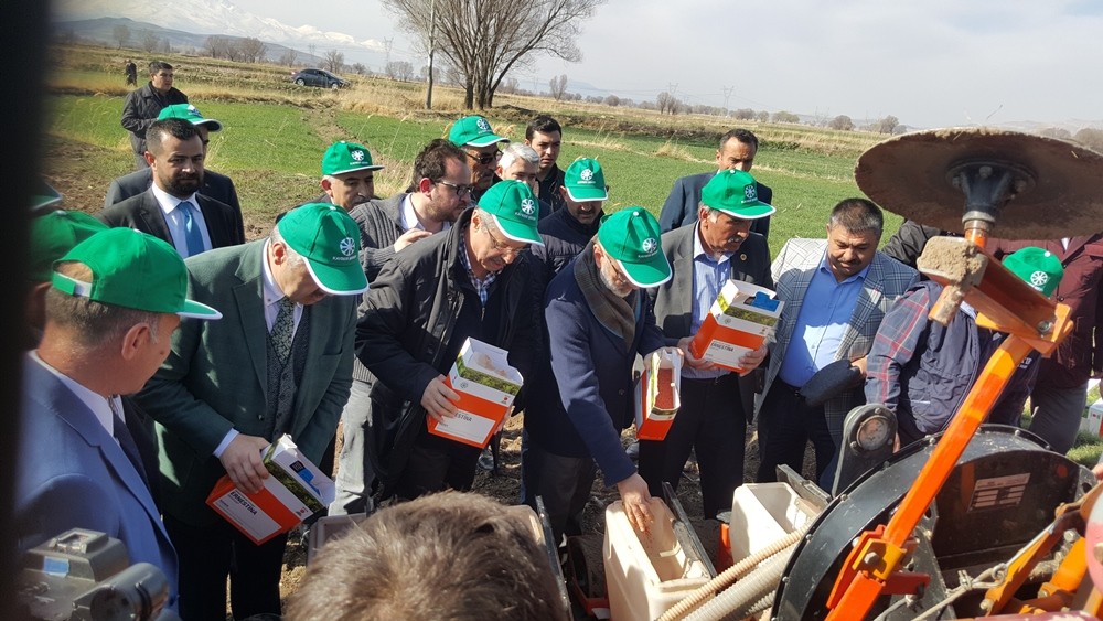 Milletvekili Yıldız ve Başkan Çelik şeker pancarı çiftçileri ile bir araya geldi