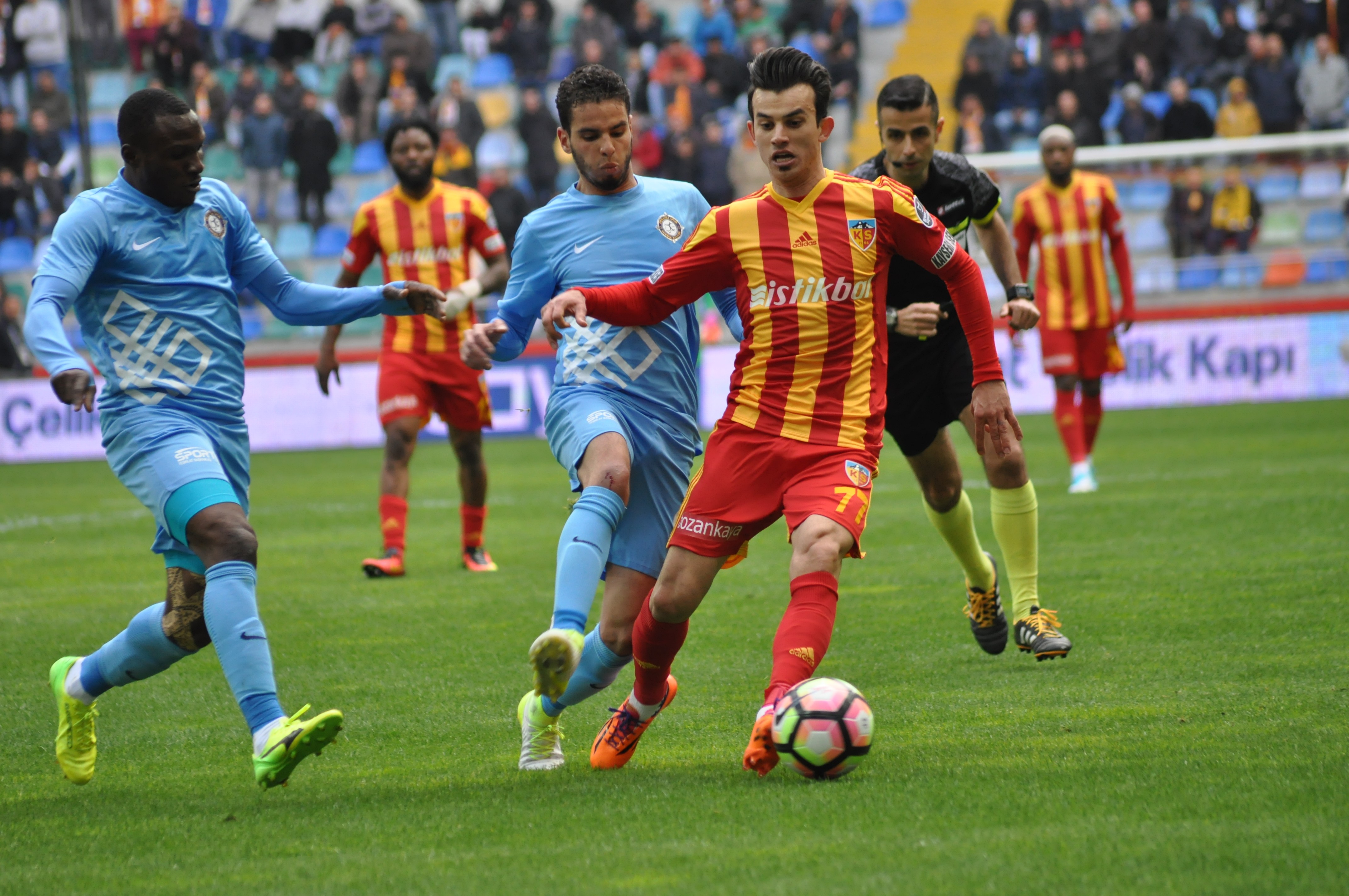 Kayserispor evinde dağıldı