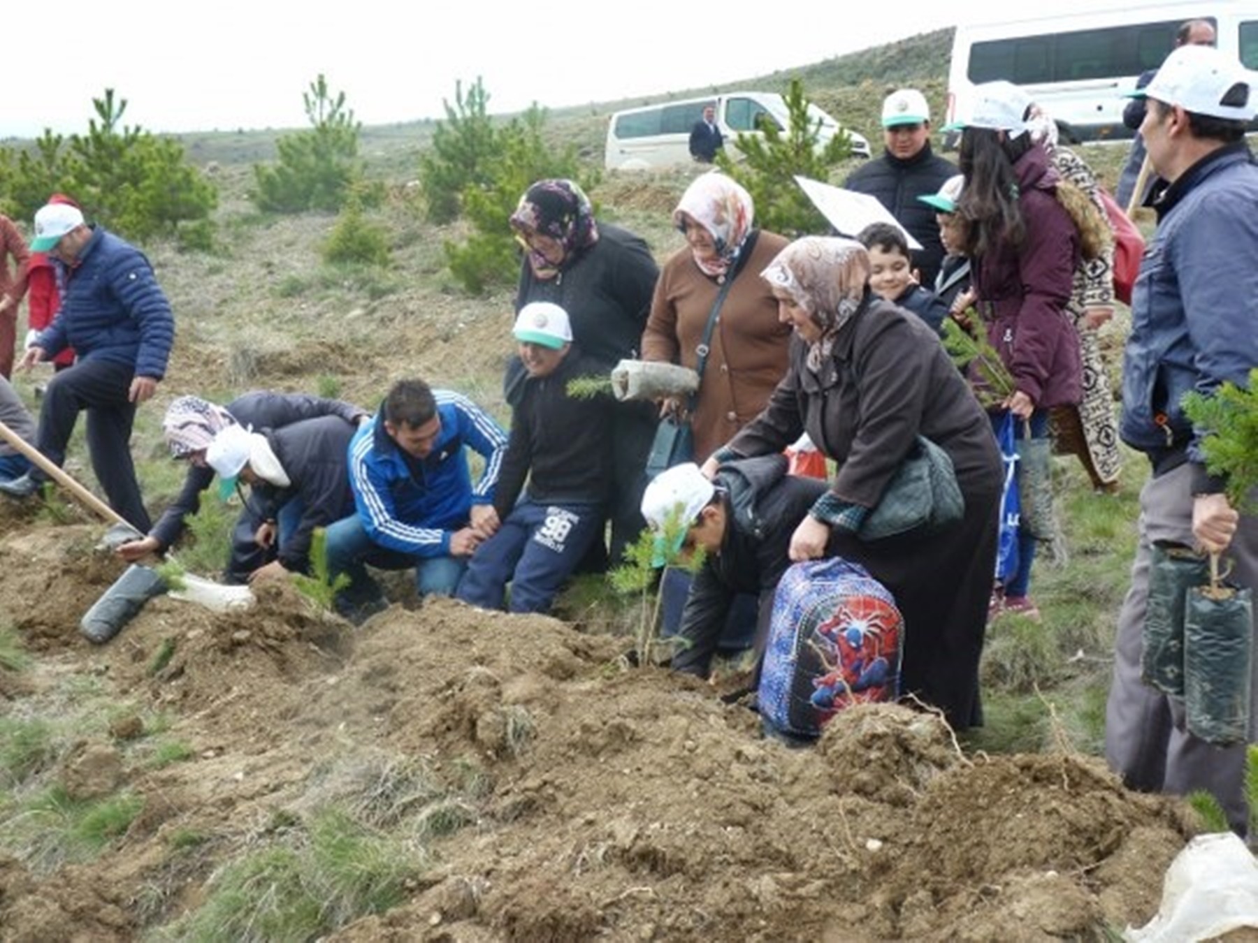 Otizm Farkındalık Ormanı’na 1000 adet fidan dikildi