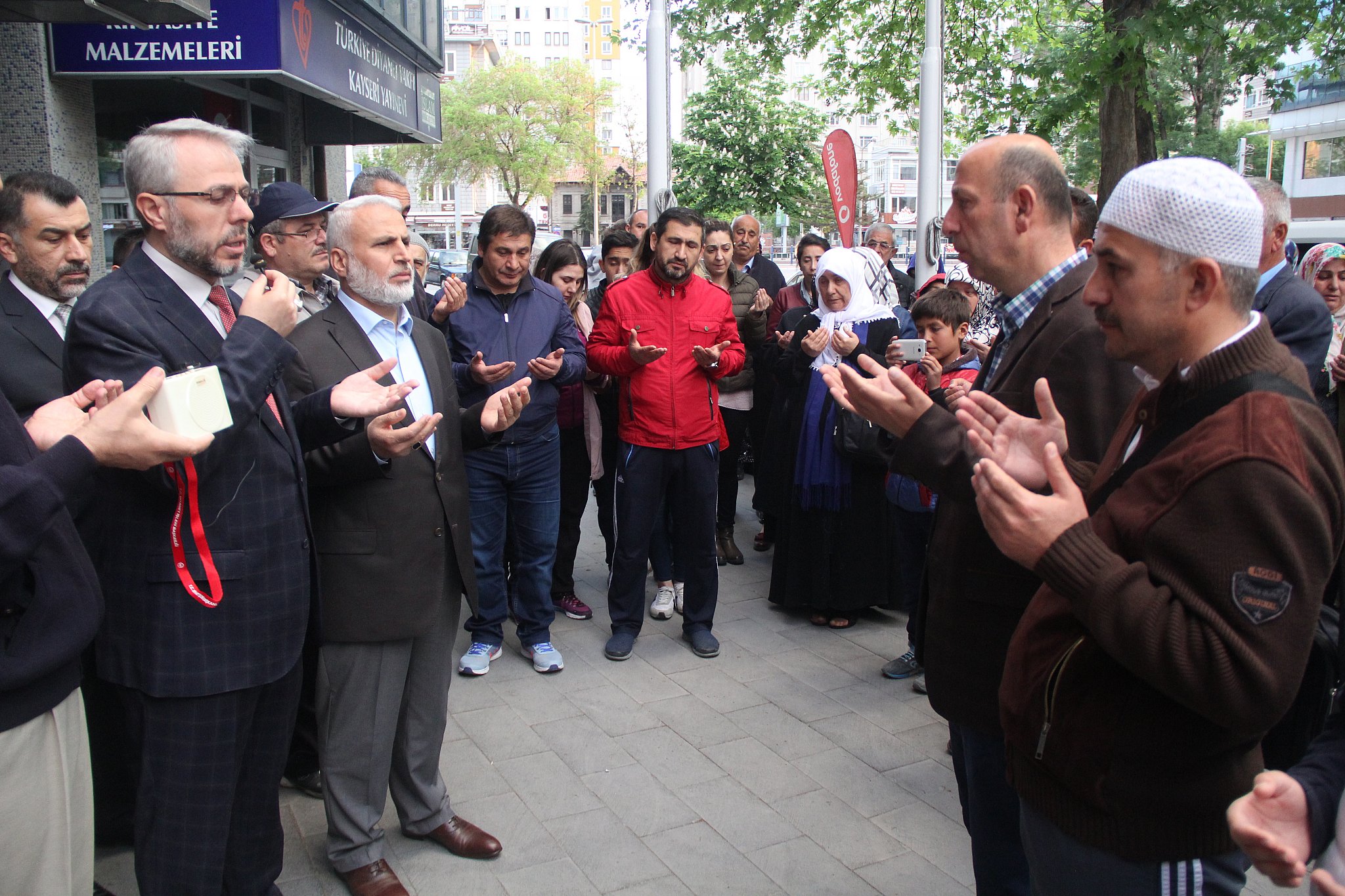 Şehit aileleri  umreye uğurlandı