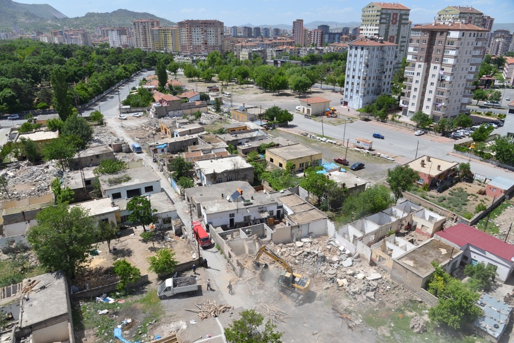 Kazım Karabekir’de 184 dairelik konutların temeli Bakan Özhaseki’nin katılımıyla atılacak