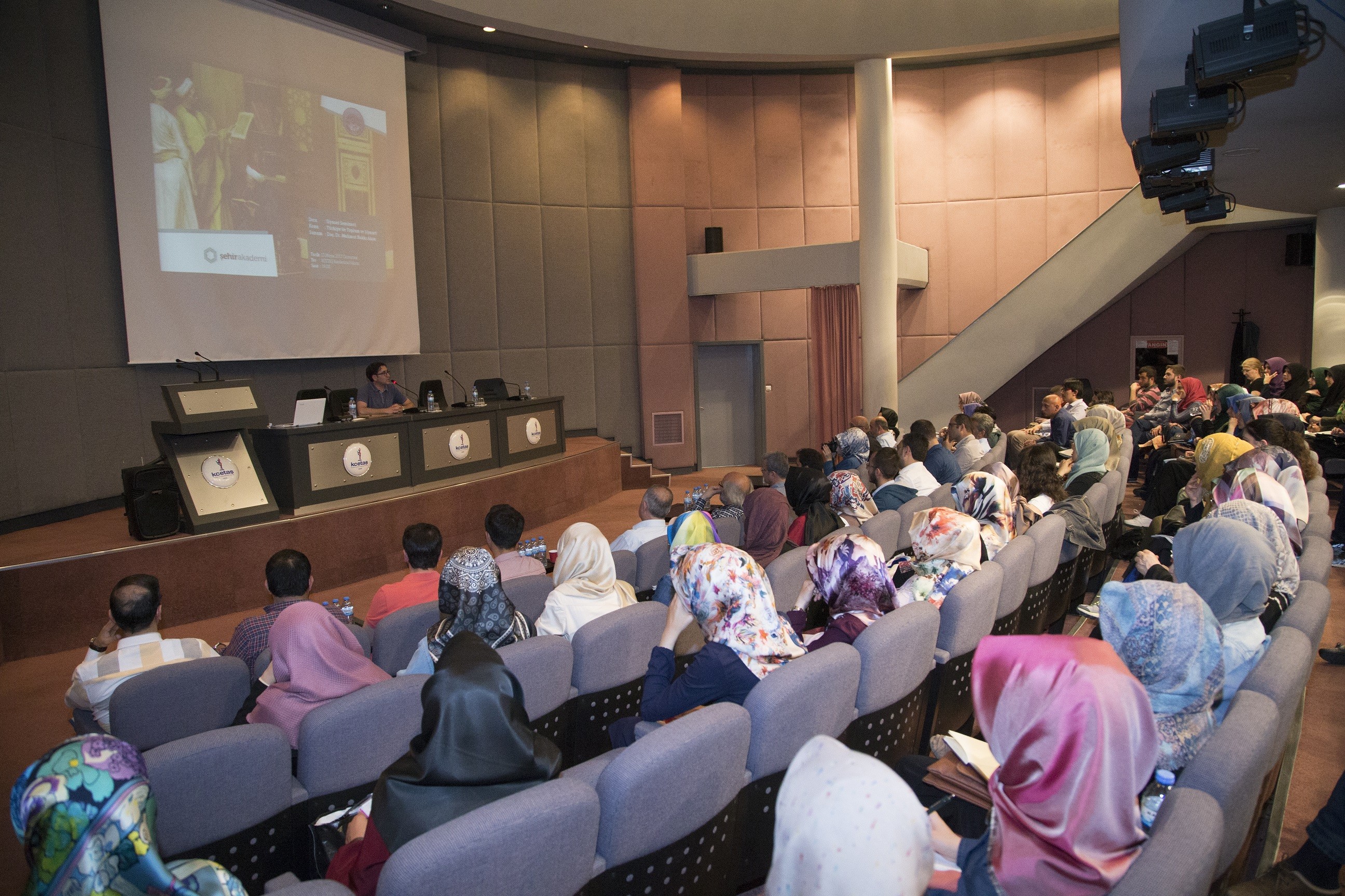 BÜSAM’dan siyaset seminerleri