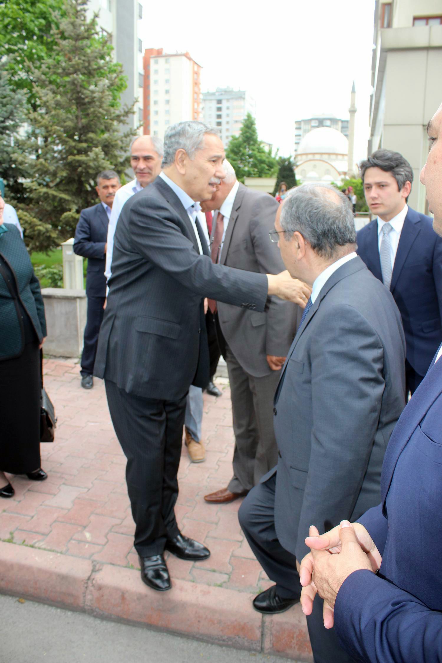 Abdullah Gül’e taziye ziyaretleri sürüyor