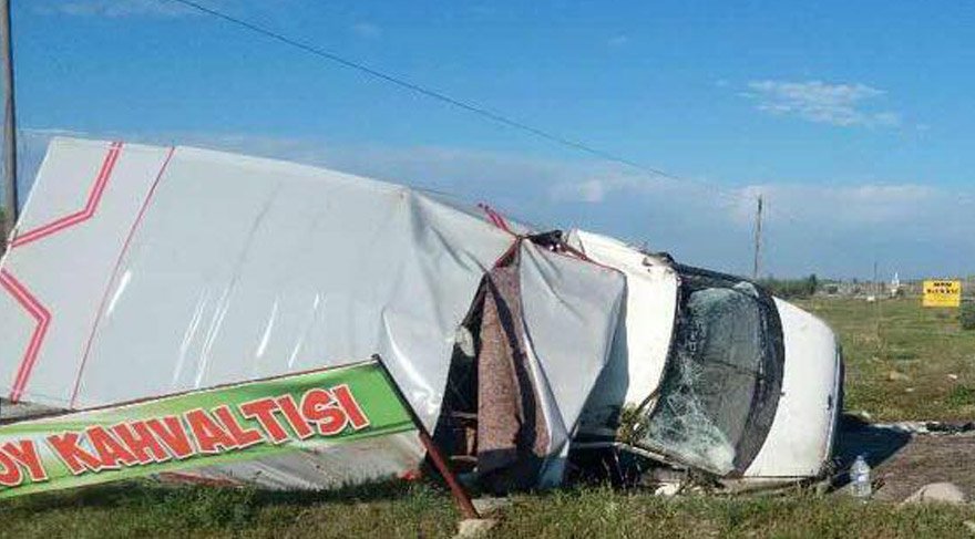 Tarım işçilerini taşıyan kamyonet devrildi: 1 ölü, 21 yaralı