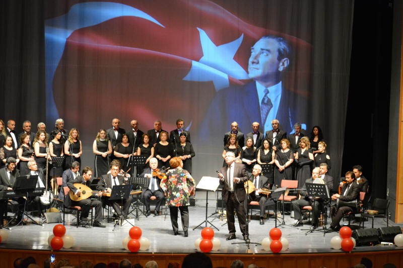 Huzurevi sakinleri Türk Halk Müziği konserinde stres attı