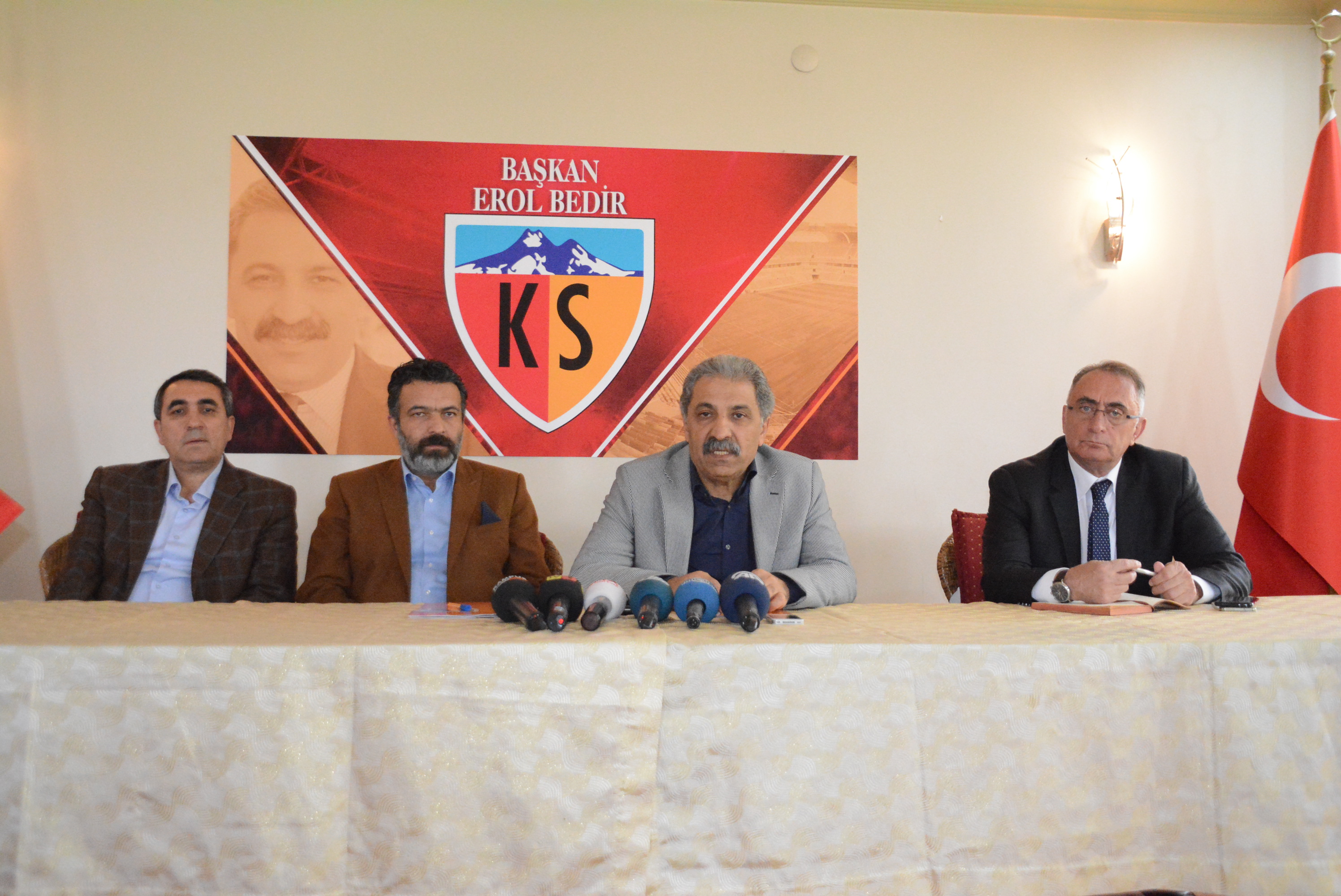 KAYSERİSPOR LİSTEYİ DARALTIYOR