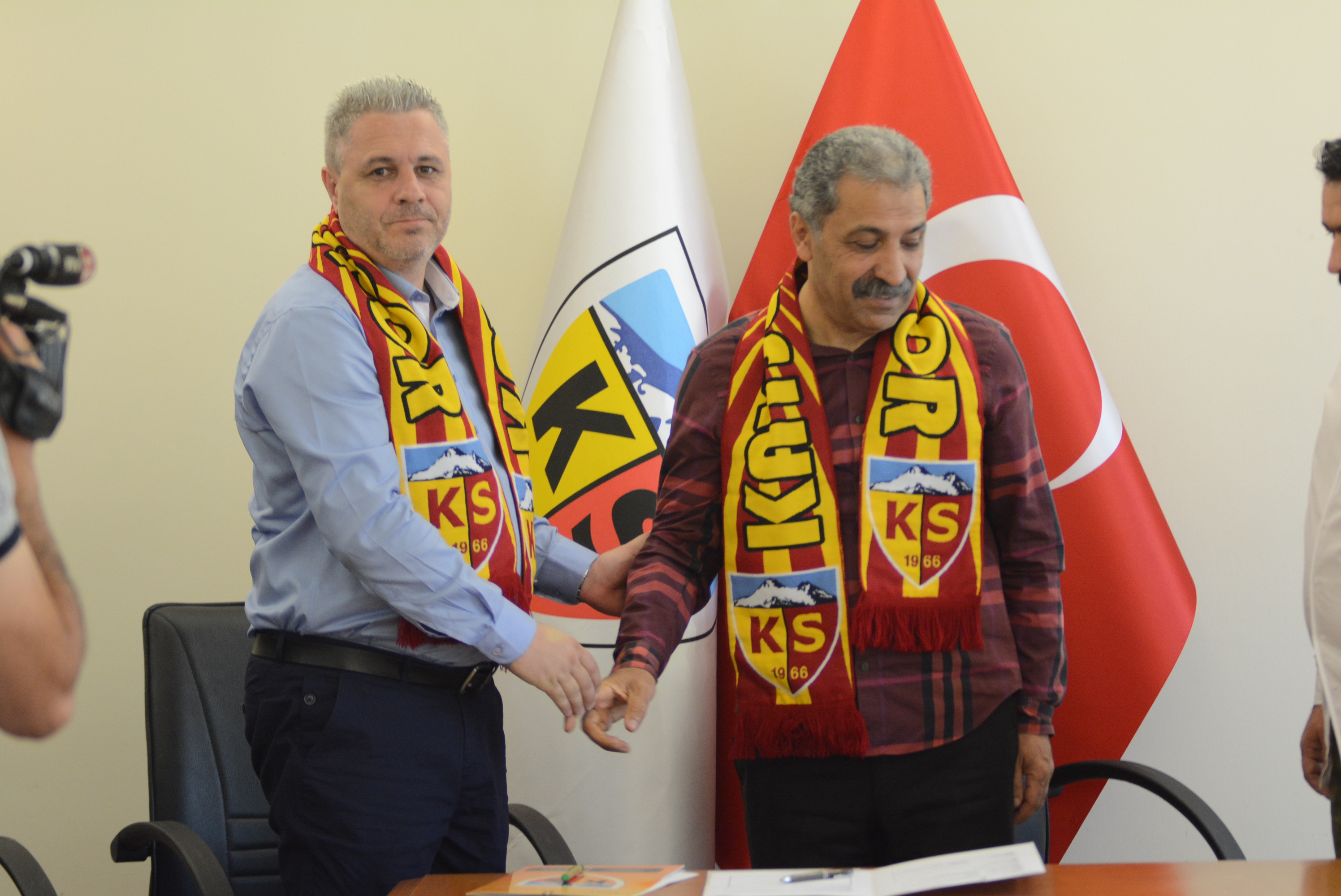 KAYSERİSPOR’DA ROMEN HAVASI