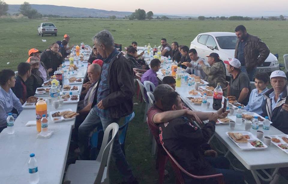 Kayserili avcılar önce deneme atışı yaptı ardından iftarlarını açtı