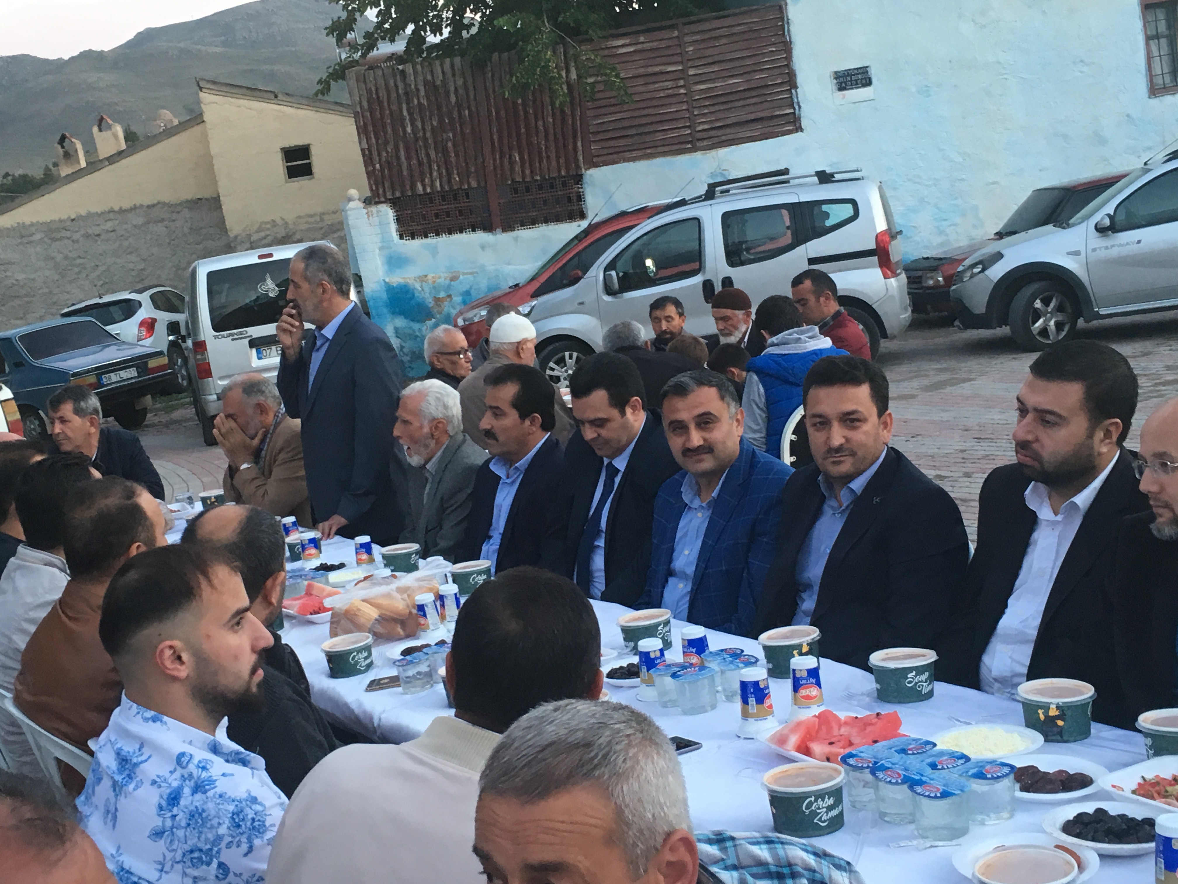 Başkan Cabbar iftarda Yukarı Mahalle halkının misafiri oldu