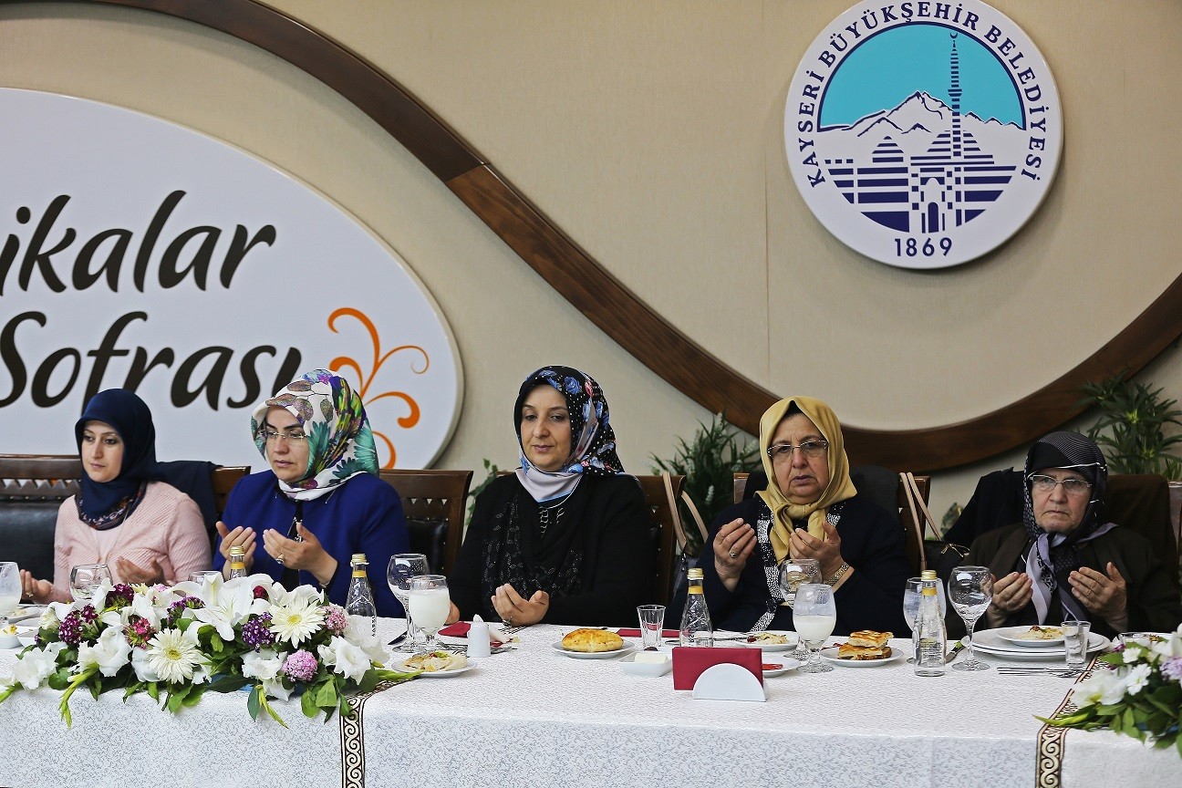 Kur’an Kursu öğrencilerinde İkbal Çelik’ten iftar