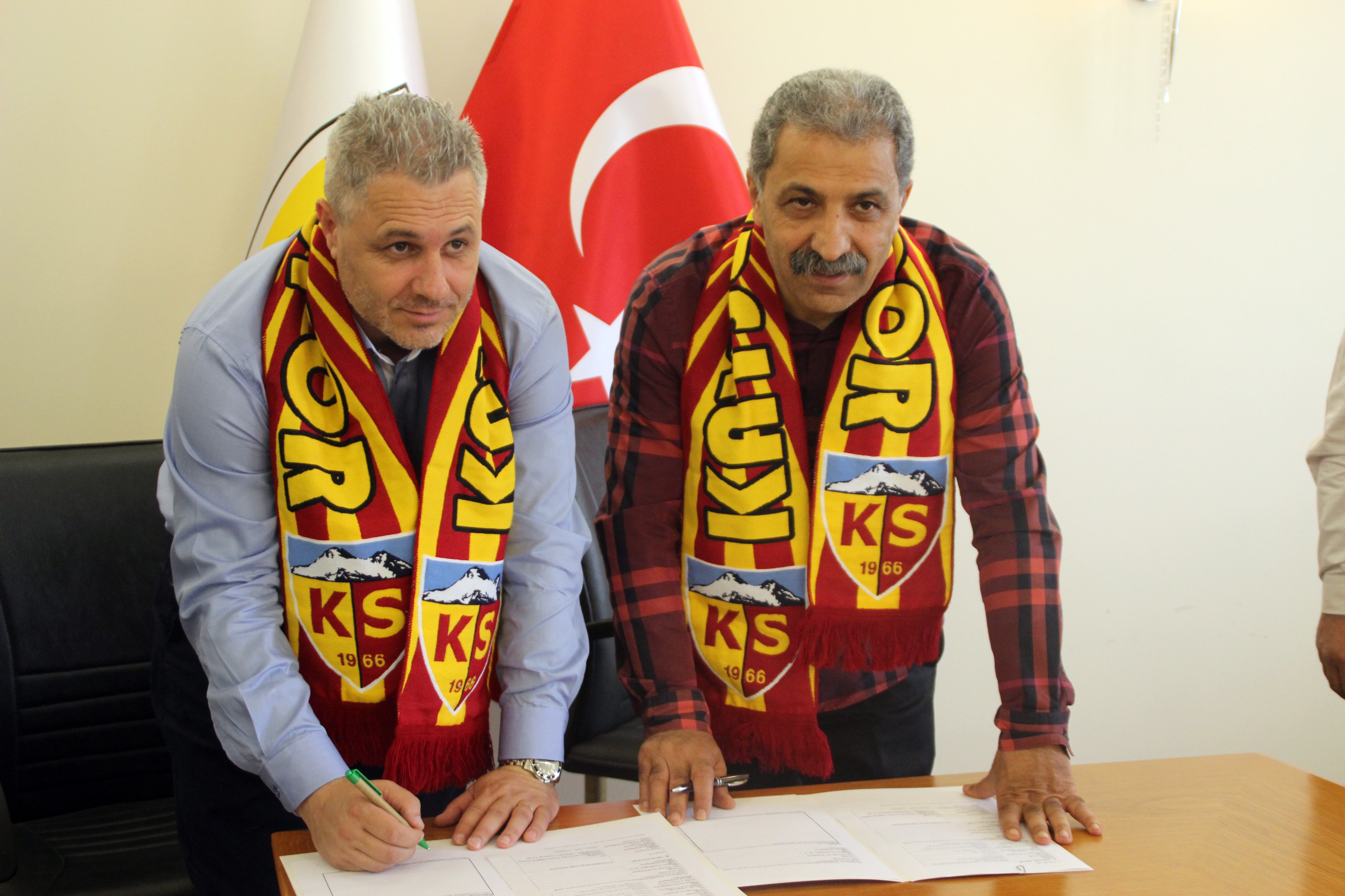 Kayserispor, Marius Sumudica ile 2 yıllık sözleşme imzaladı