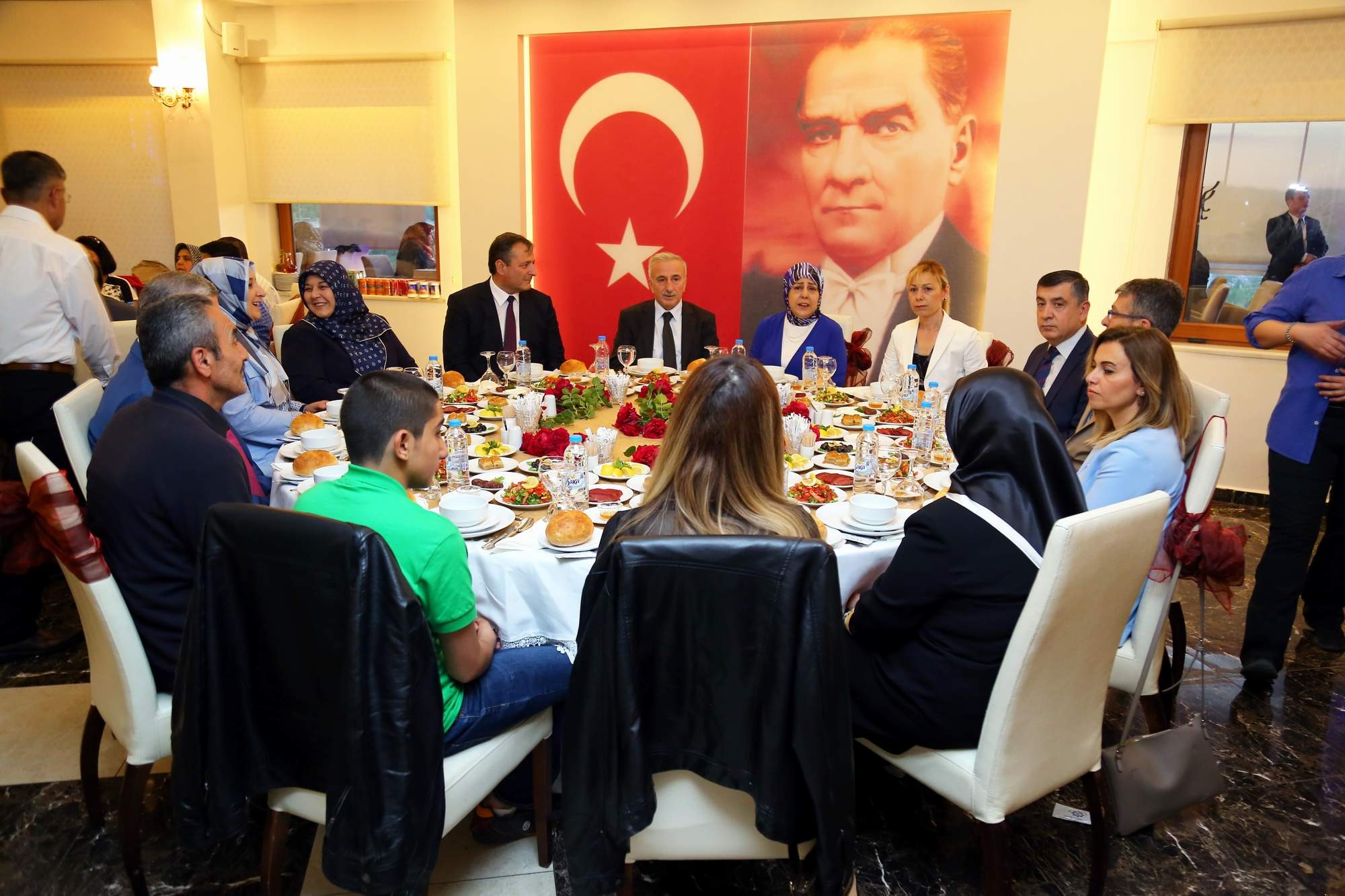 Vali Kamçı Şehit Aileleri ve Gazilerle iftar yemeğinde buluştu