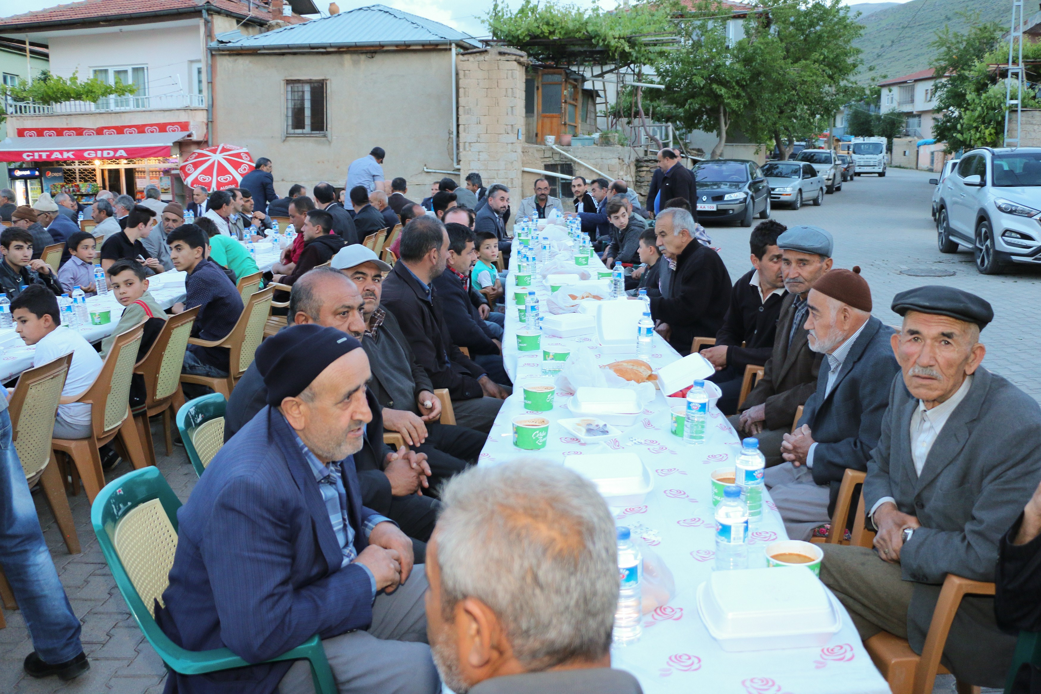 Yahyalı’da kardeşlik sofrası Gazibeyli’de kuruldu