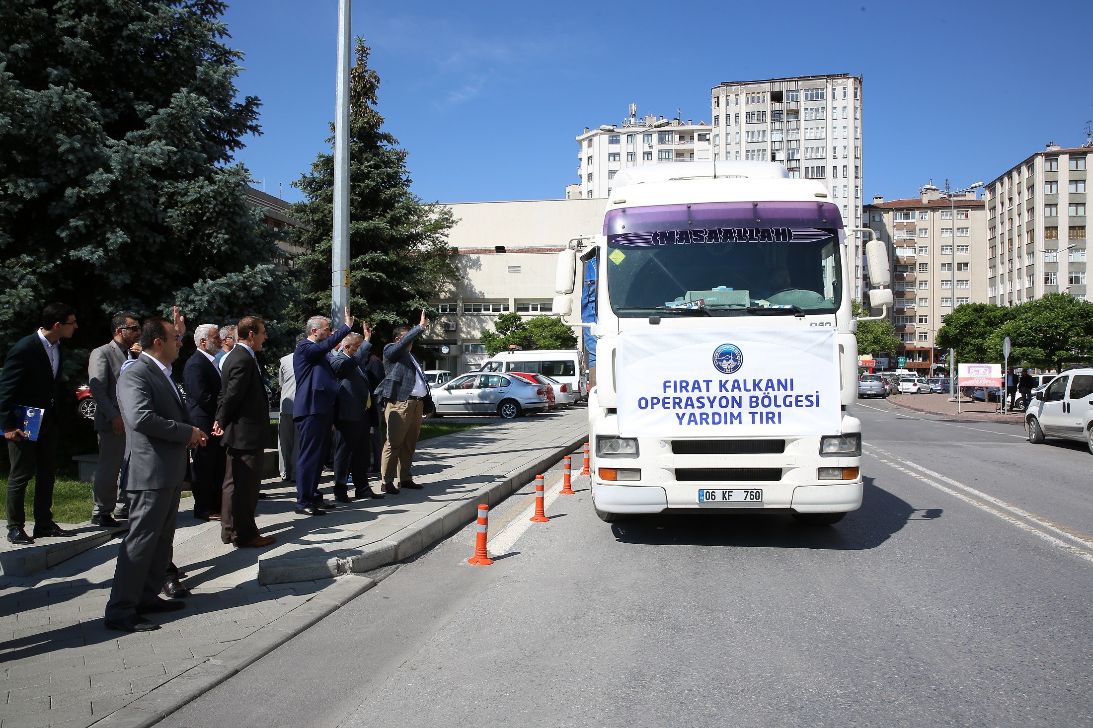 Büyükşehir’den Fırat Kalkanı’nda terörden temizlenen bölgeye iaşe yardımı