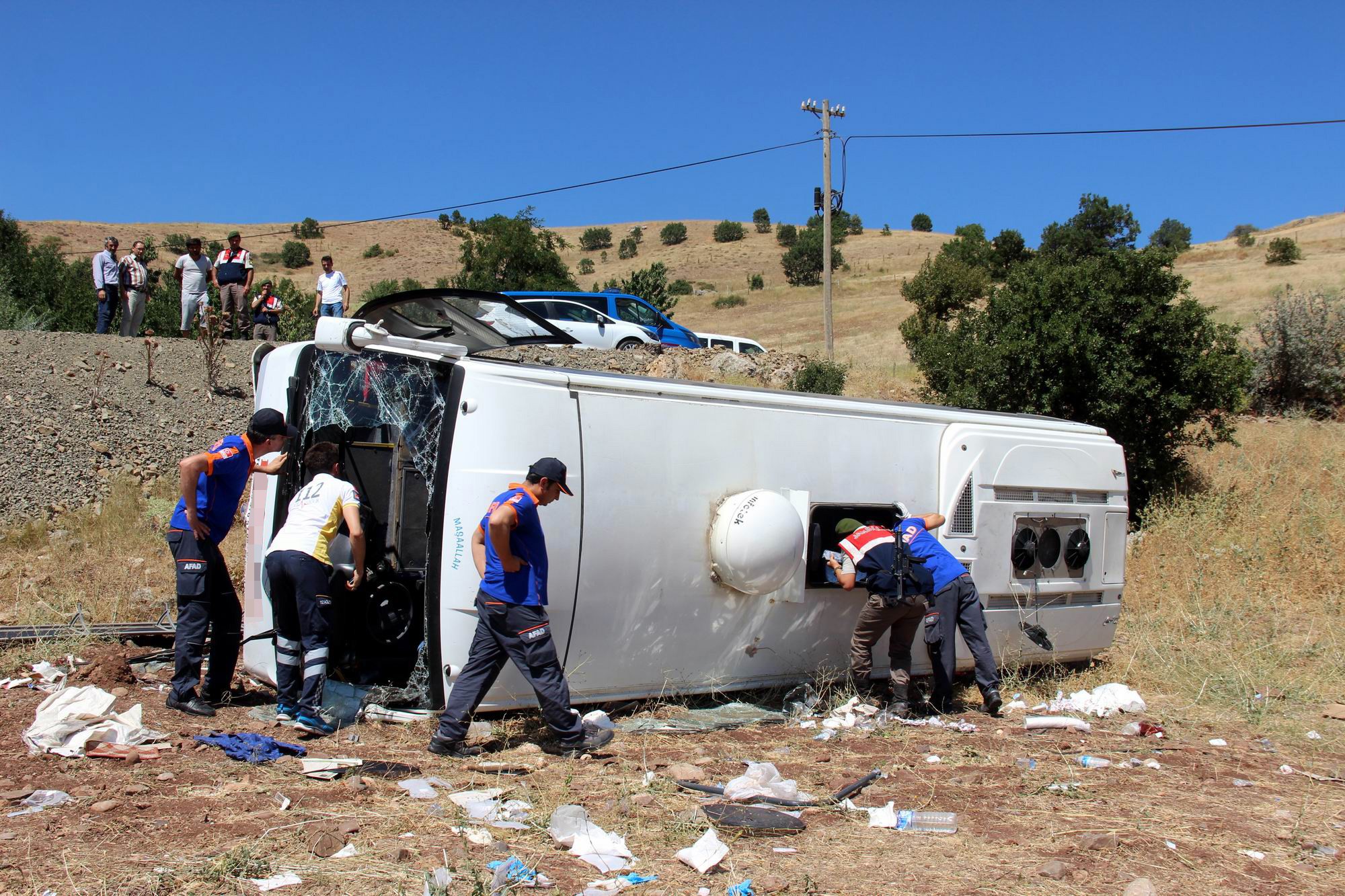 Kapuzbaşı Şelalesi’ne giden otobüs devrildi: 8’i ağır 26 yaralı