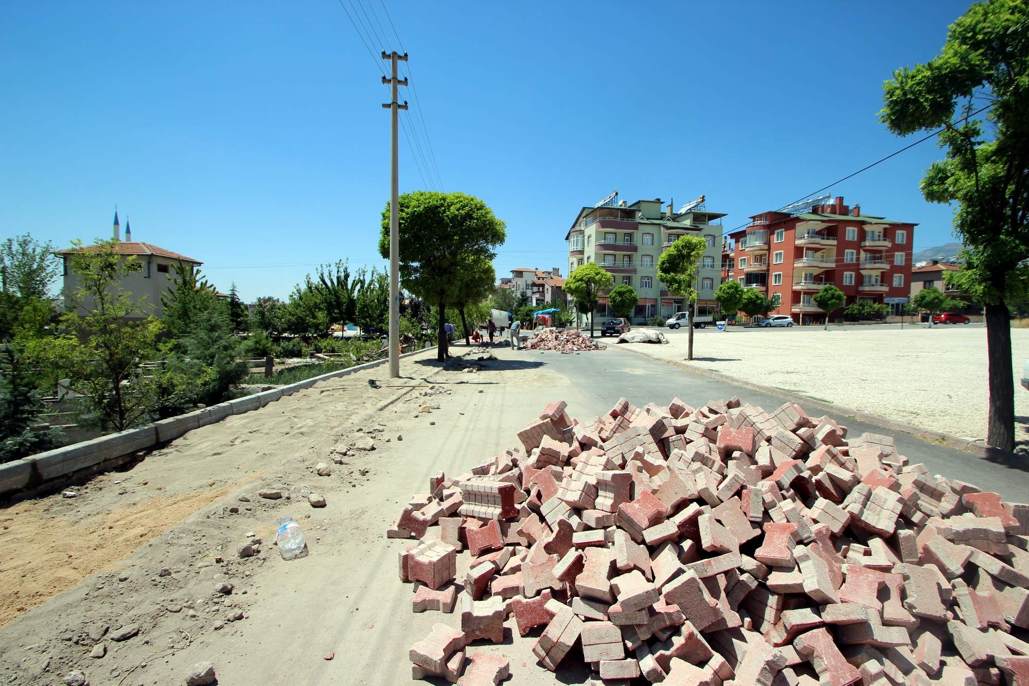 Develi İbrahimağa Mahallesi’nde yol yapım çalışmaları devam ediyor