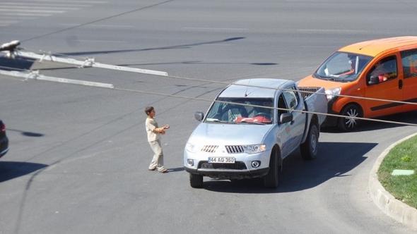 Kavşaklarda dilenen 12 çocuğa ve 3 aileye cezai işlem uygulandı