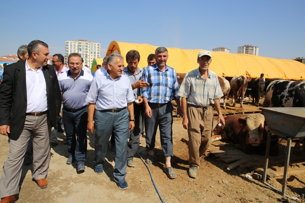 Başkan Büyükkılıç Serkent Kurban Pazarını denetledi