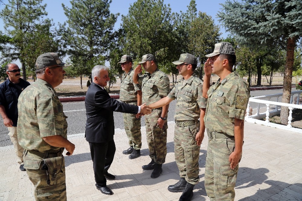 Vali Kamçı KYK ve Mühimmat Bölge Komutanlığını Ziyaret Etti