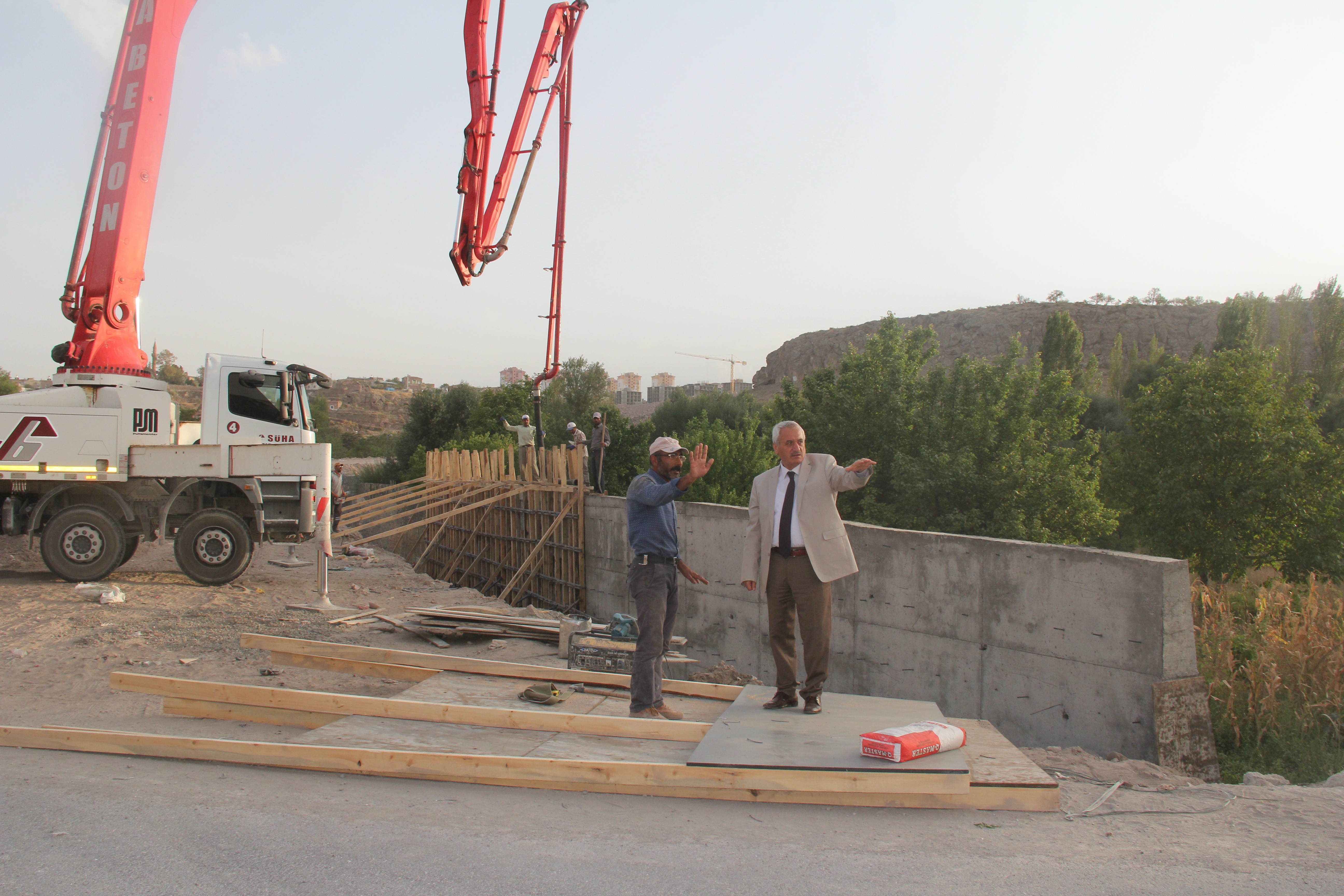 Başkan Karayol yol yapım çalışmalarını yerinde inceledi