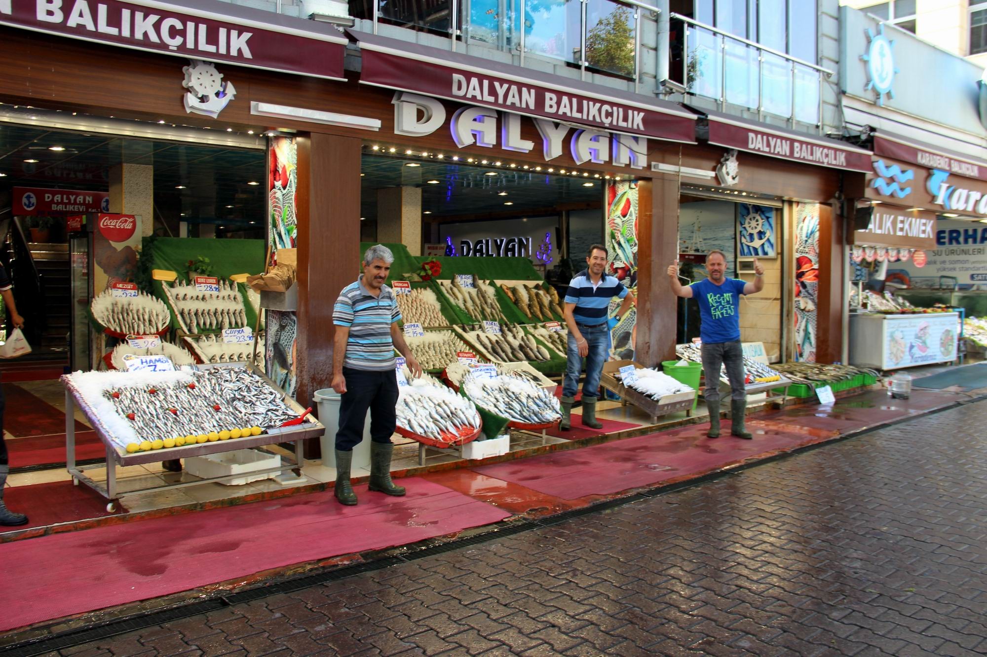 Balıklar tezgahlardaki yerini aldı