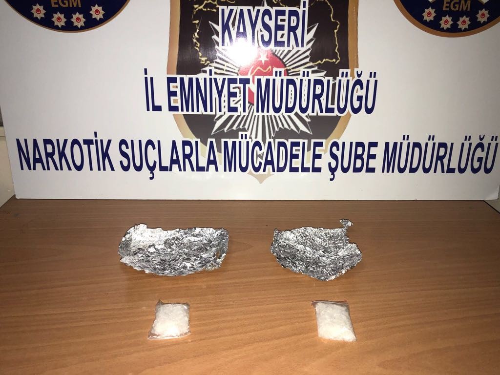 Uyuşturucu madde ticareti yapan 3 kişi yakalandı 