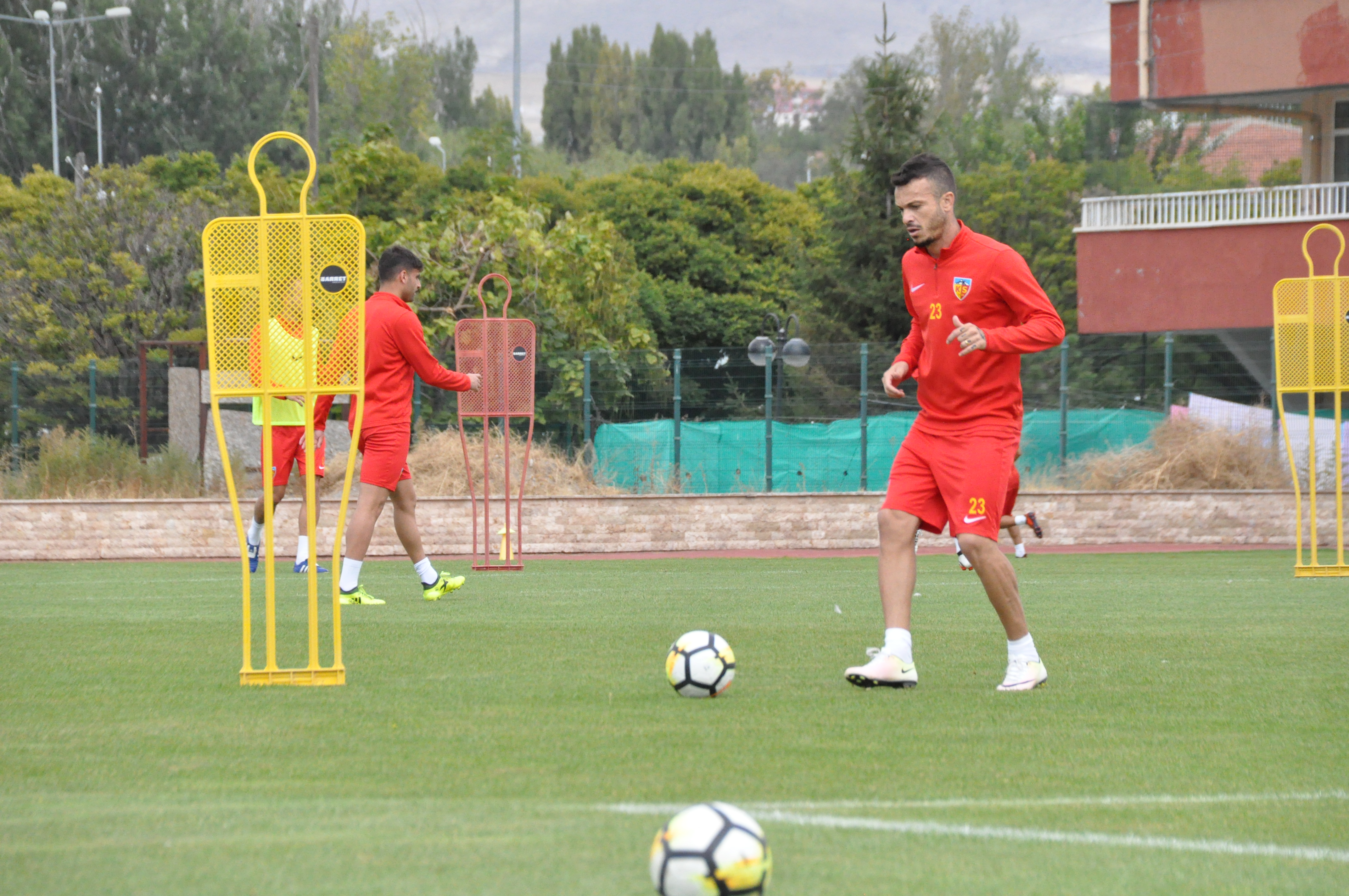 KAYSERİSPOR İÇİNE KAPANDI