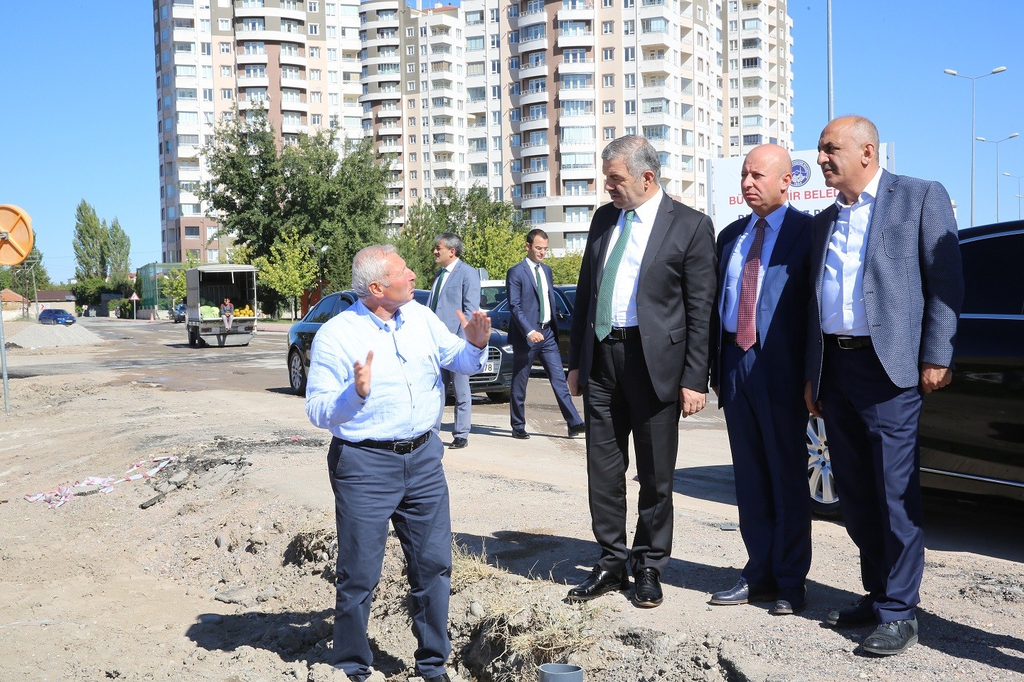 Büyükşehir’de yol çalışmaları devam ediyor