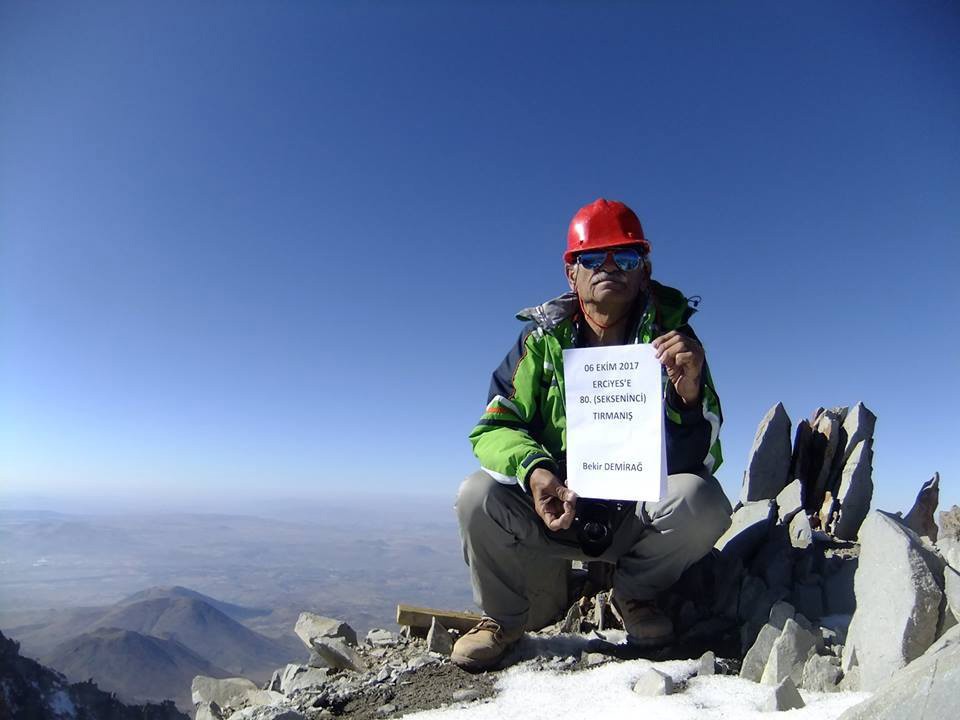 71 yaşında Erciyes’e 80. kez tırmandı