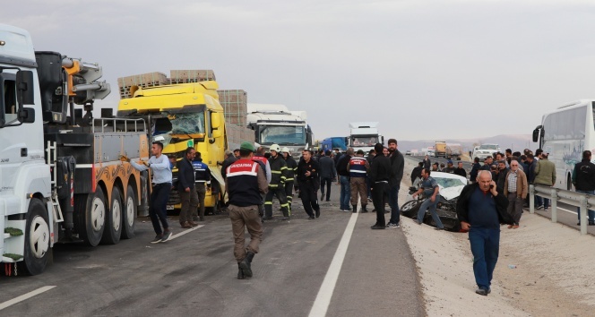 Aksaray’da zincirleme trafik kazası: Ölü ve yaralılar var