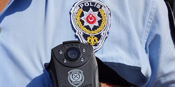 Yaşlı çifti ‘bankalar kuşatıldı, paranızı çekin’ diyerek dolandırmaya kalkışan sahte polise 2.5 yıl hapis