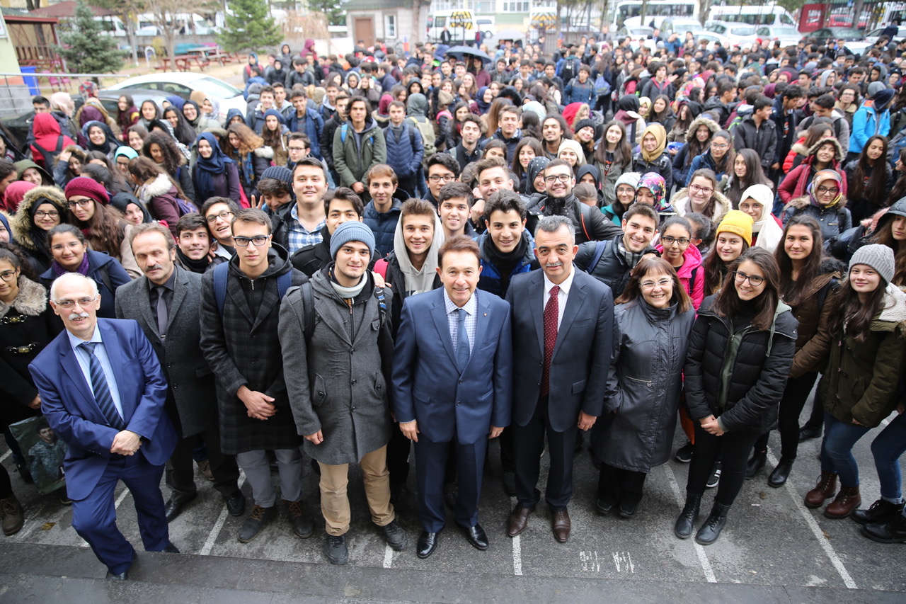 AGÜ’den köy okuluna destek